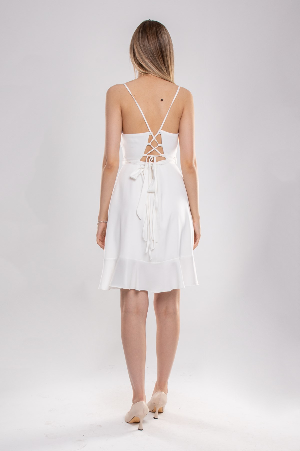 2020 KB Eteği Fırfırlı Sırt Bağlamalı Kısa Elbise