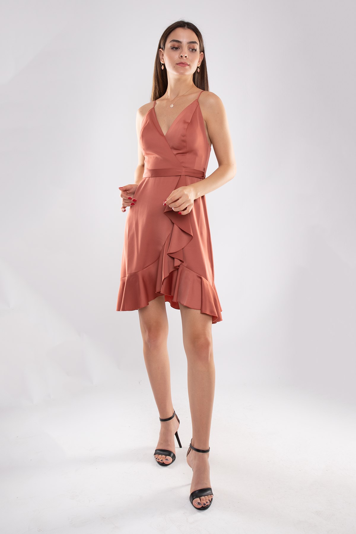 2020 KB Eteği Fırfırlı Sırt Bağlamalı Kısa Elbise