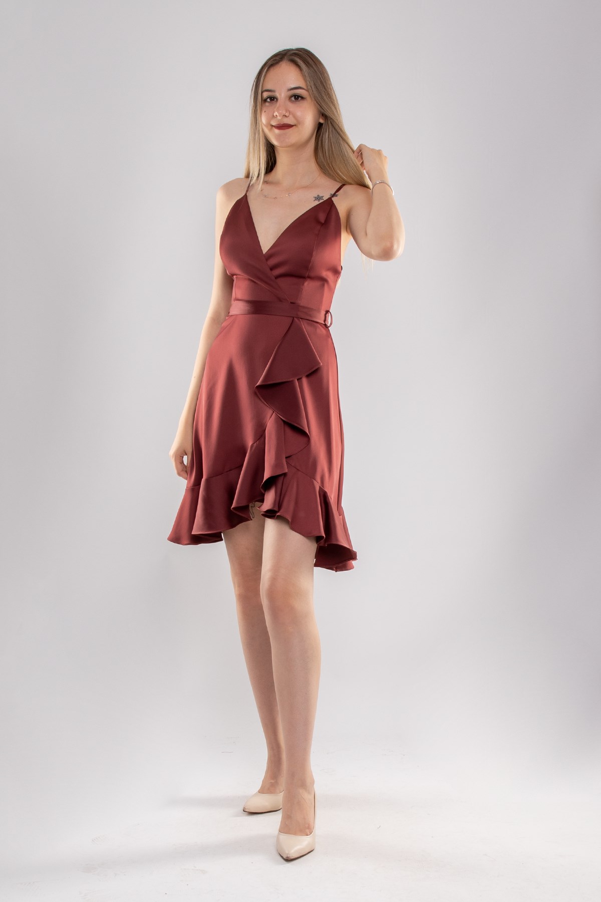 2020 KB Eteği Fırfırlı Sırt Bağlamalı Kısa Elbise