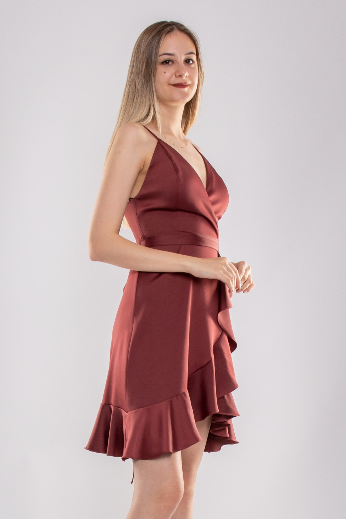 2020 KB Eteği Fırfırlı Sırt Bağlamalı Kısa Elbise