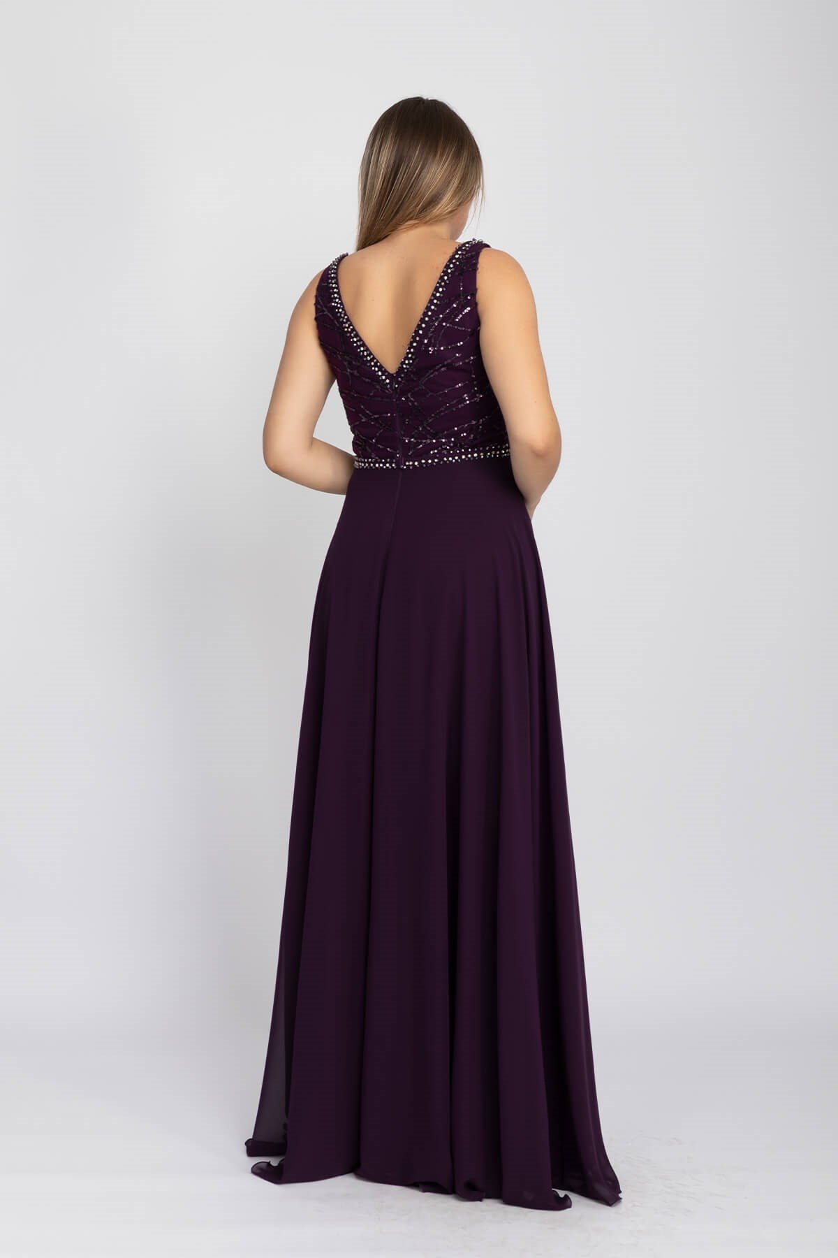 20202 BB Beli Taş Şerit Pul İşlemeli Krep Şifon Uzun Elbise