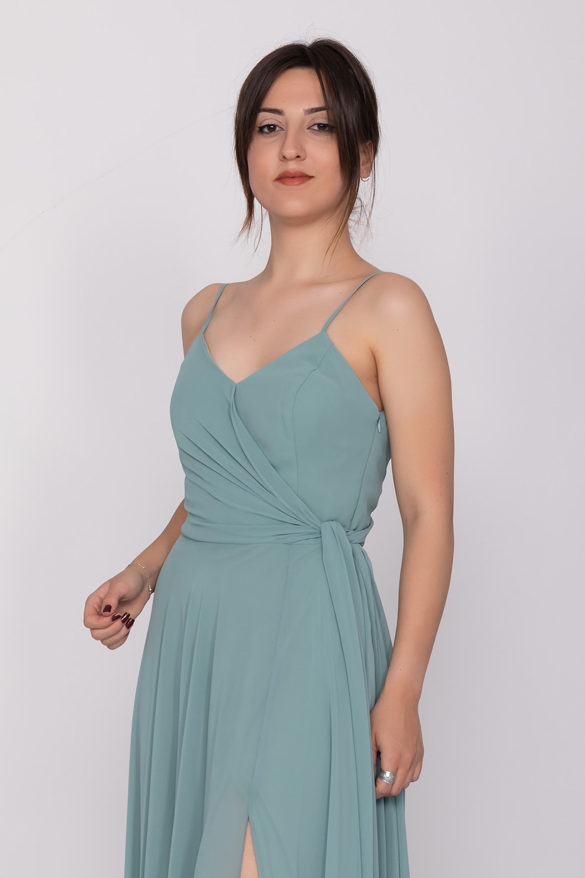 2057 KB İnce Askılı Derin Yırtmaçlı Şifon Uzun Elbise