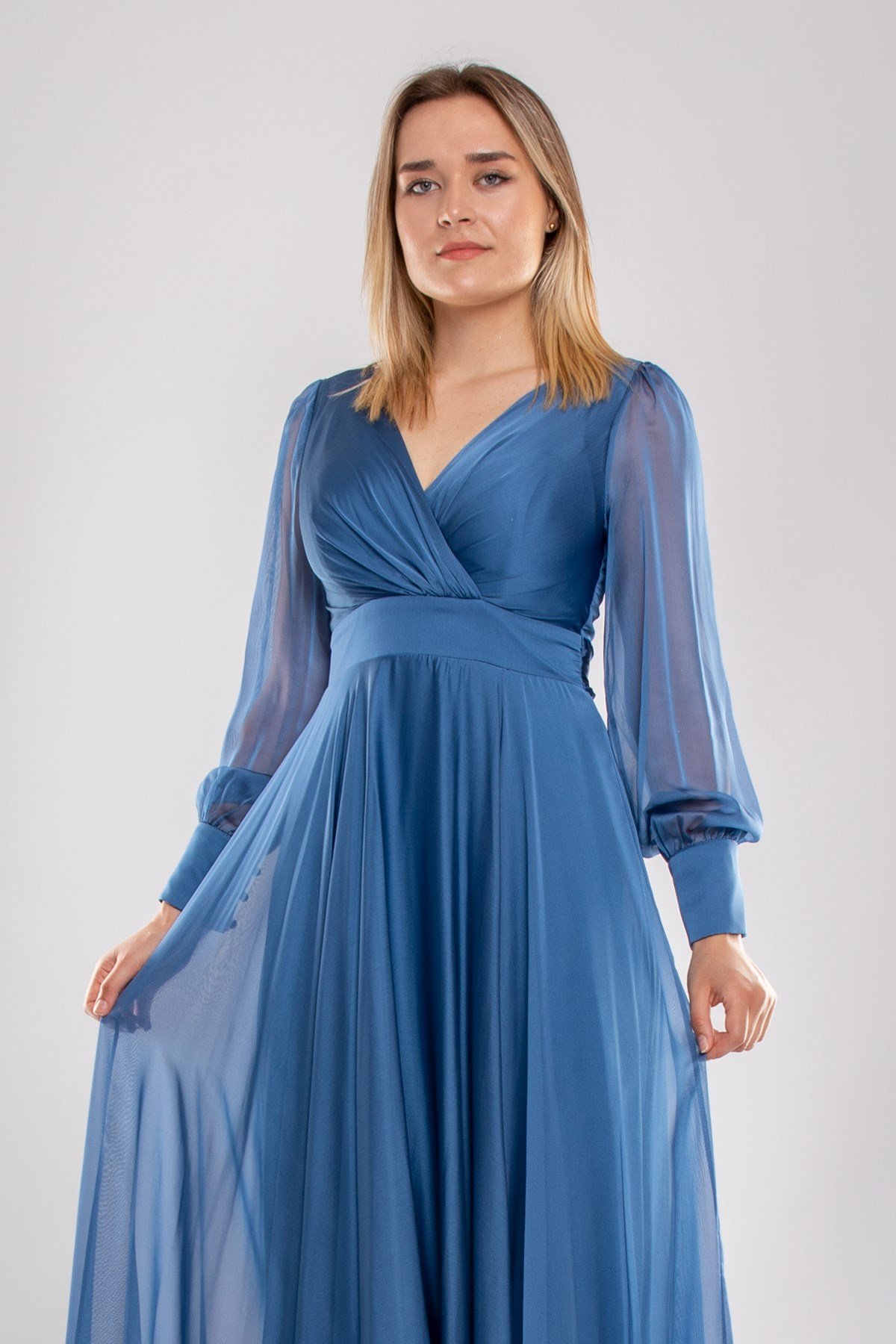 2082 Büyük Beden Kristal Şifon Kruvaze Yaka Yırtmaçlı Kollu Uzun Abiye