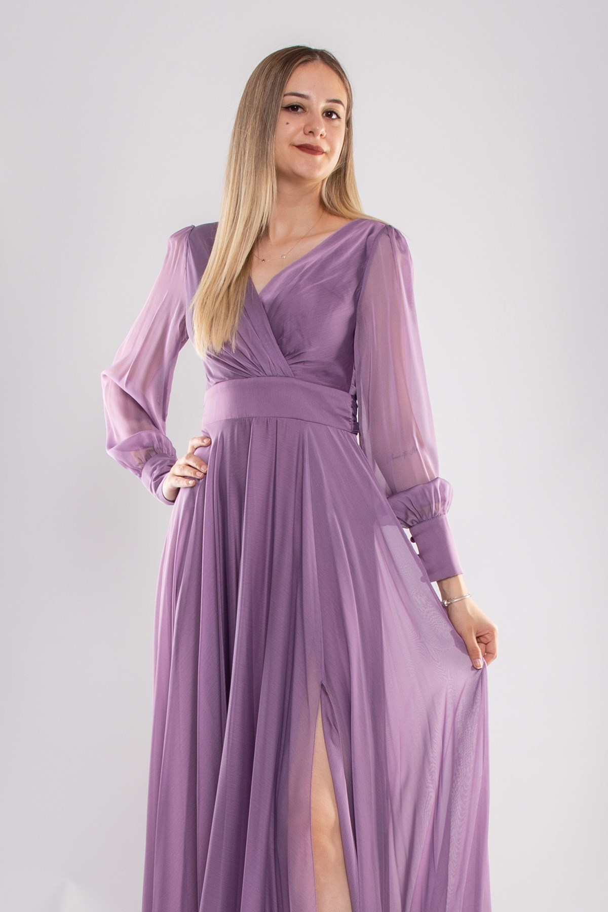 2082 Kristal Şifon Kruvaze Yaka Yırtmaçlı Kollu Uzun Abiye