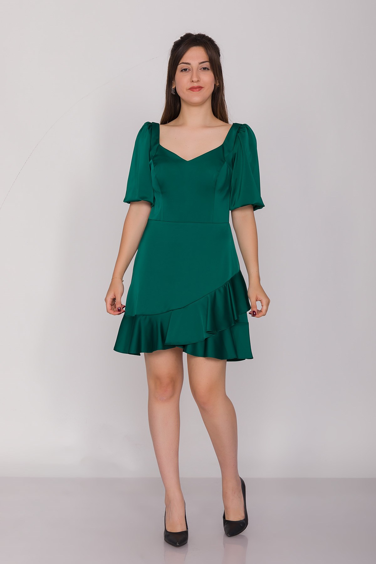 2087 KB Balon Kol Eteği Fırfırlı Saten Kısa Elbise