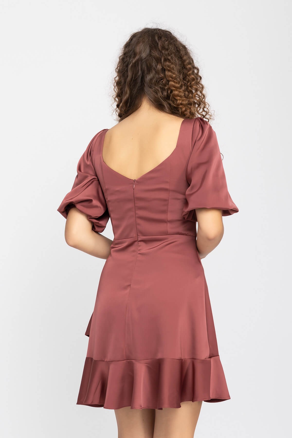 2087 KB Balon Kol Eteği Fırfırlı Saten Kısa Elbise