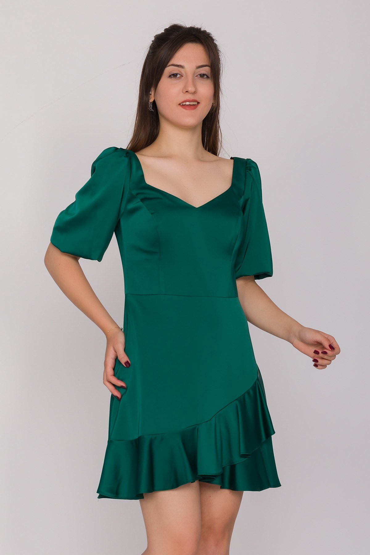 2087 KB Balon Kol Eteği Fırfırlı Saten Kısa Elbise