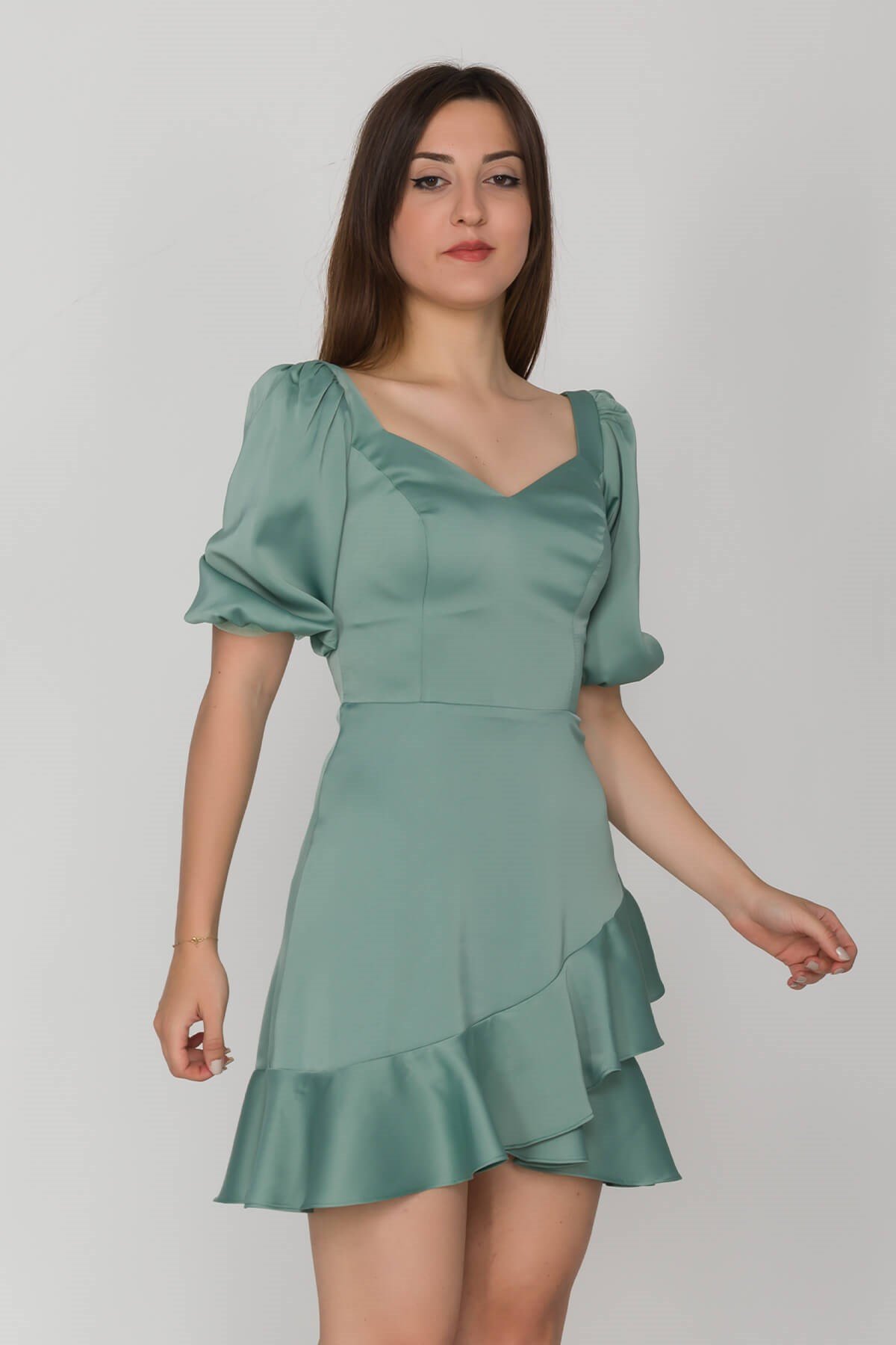 2087 KB Balon Kol Eteği Fırfırlı Saten Kısa Elbise