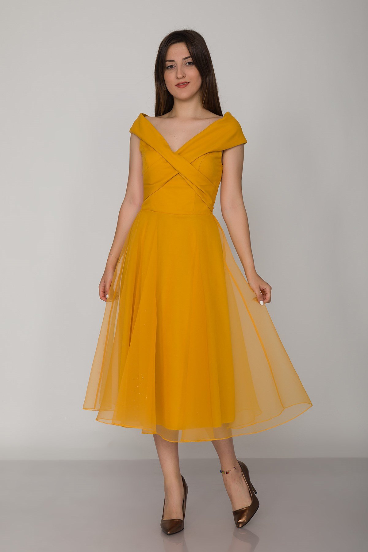 2090 Organze Kumaş Çapraz Kruvaze Yaka Kloş Etekli Kısa Elbise