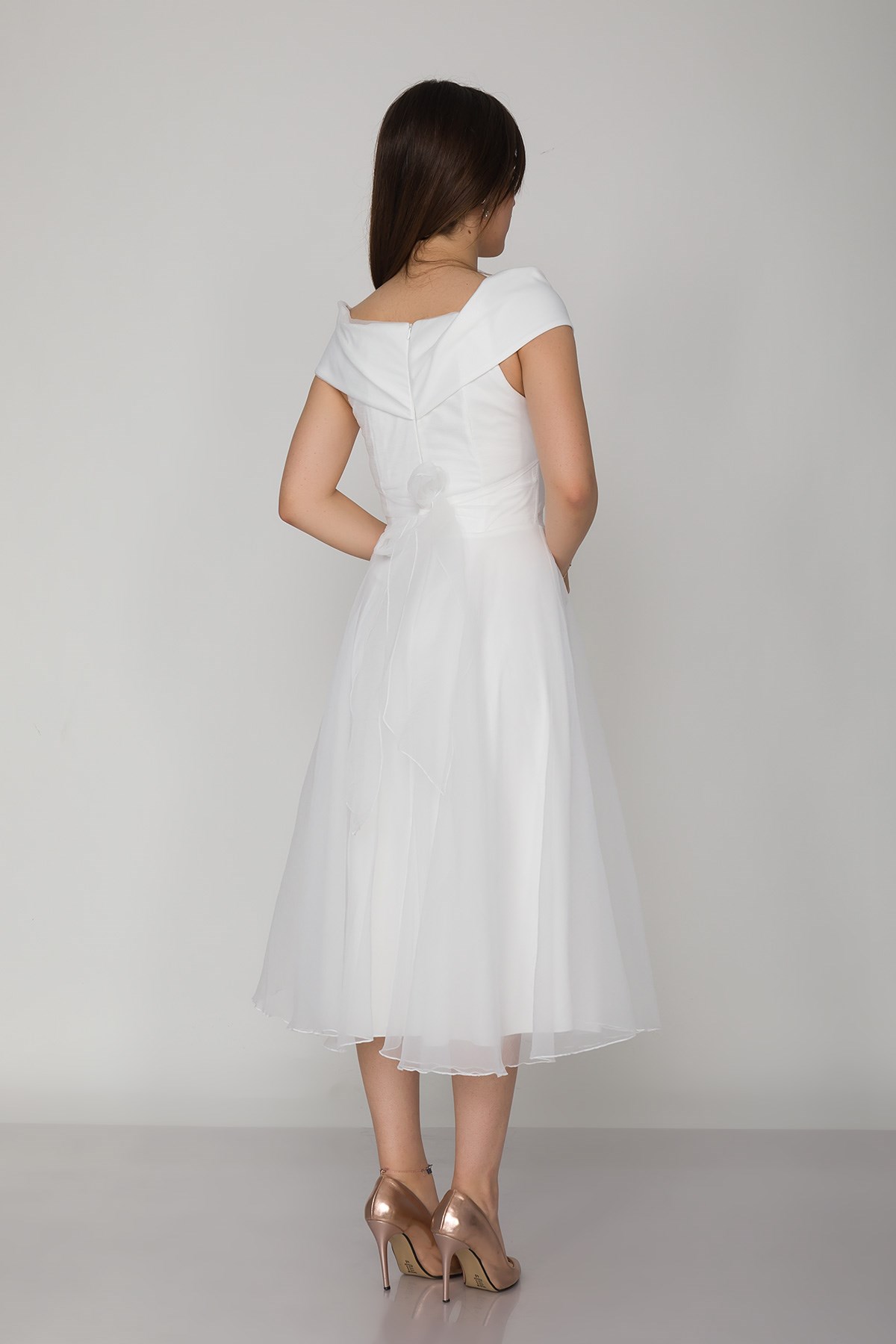 2090 Organze Kumaş Çapraz Kruvaze Yaka Kloş Etekli Kısa Elbise