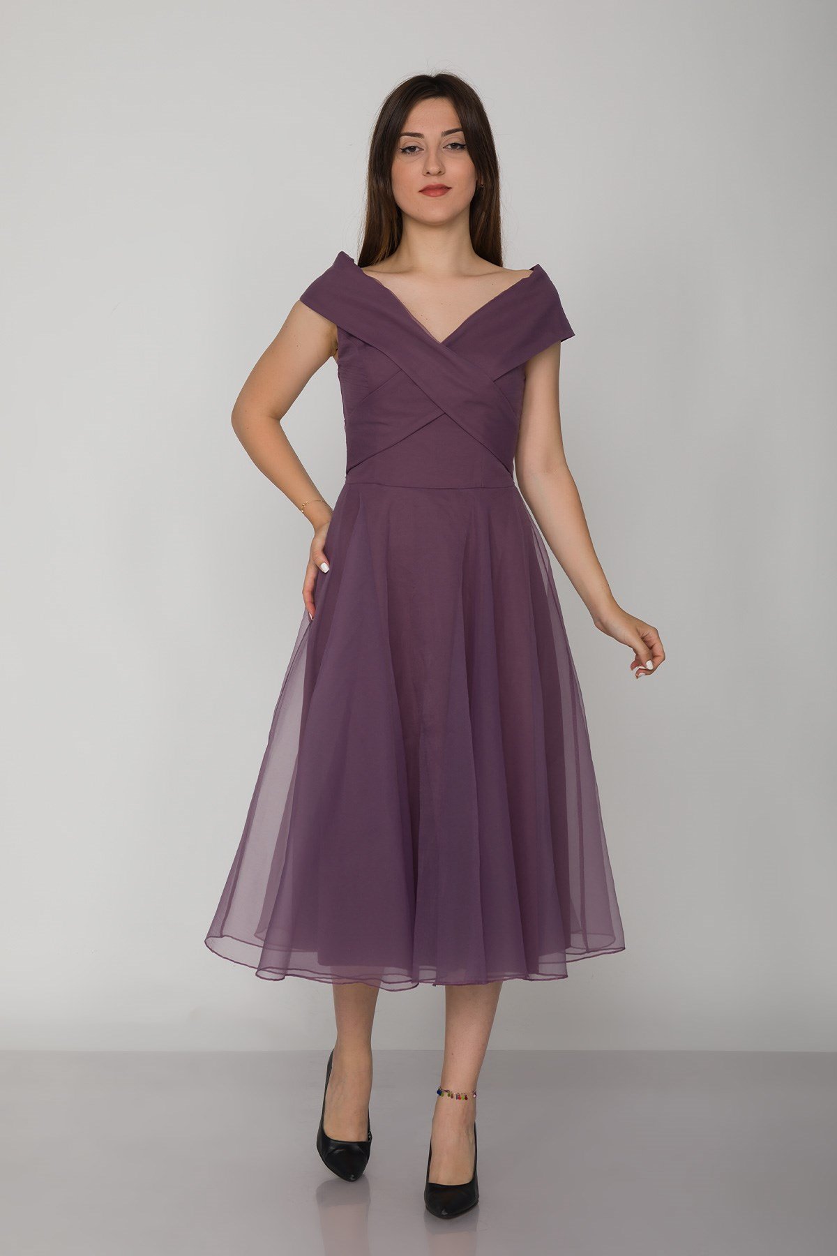 2090 Organze Kumaş Çapraz Kruvaze Yaka Kloş Etekli Kısa Elbise