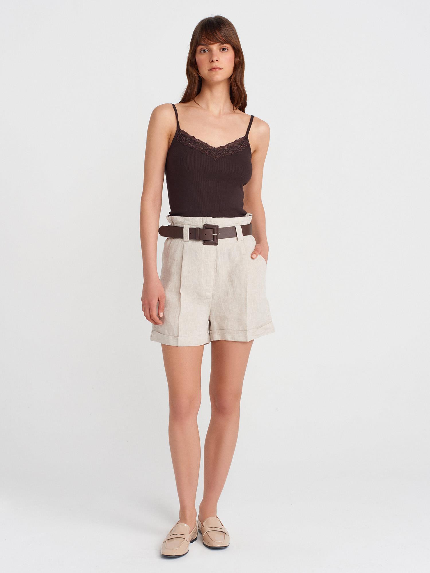 21015 Askılı Dantel Detay Top Crop