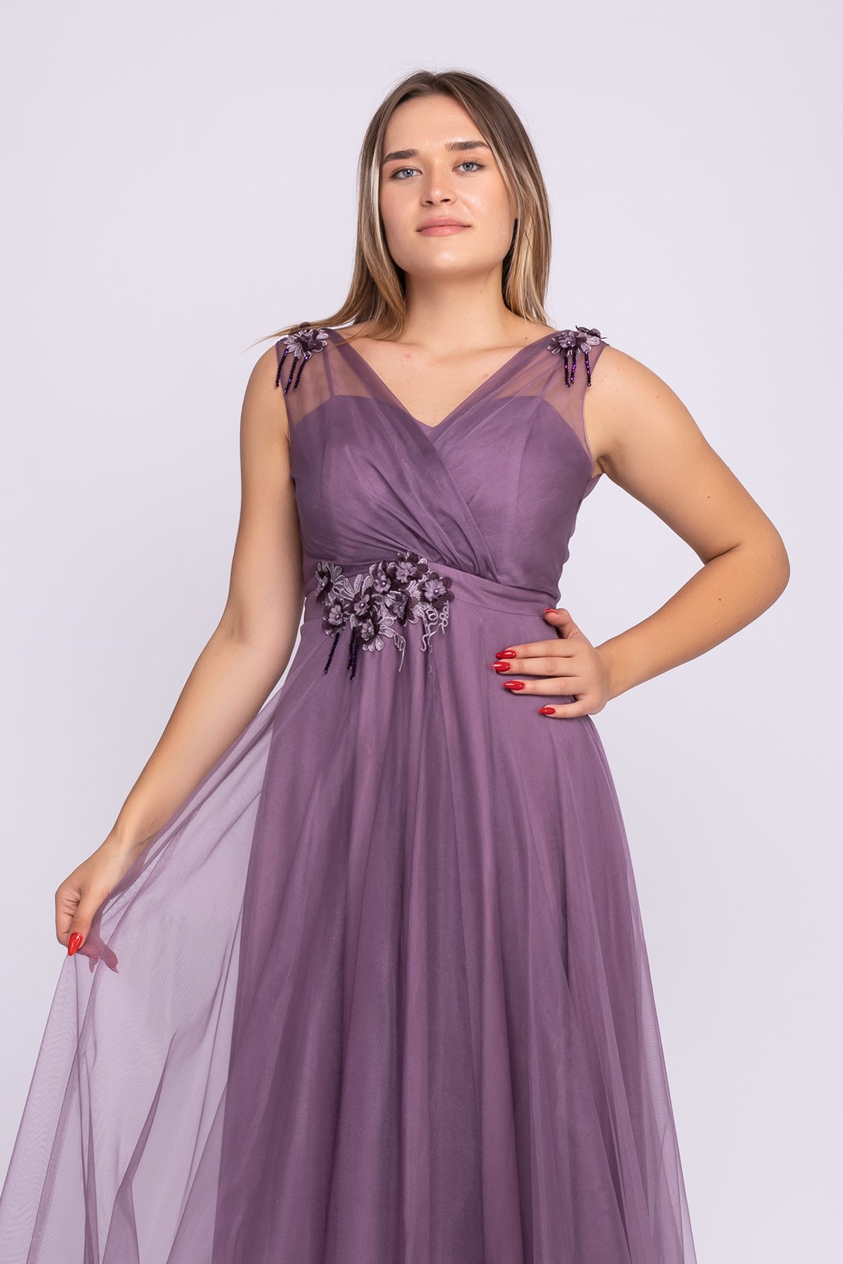 21249 Kruvaze Yaka Çiçek Detaylı Organze Tül Uzun Elbise