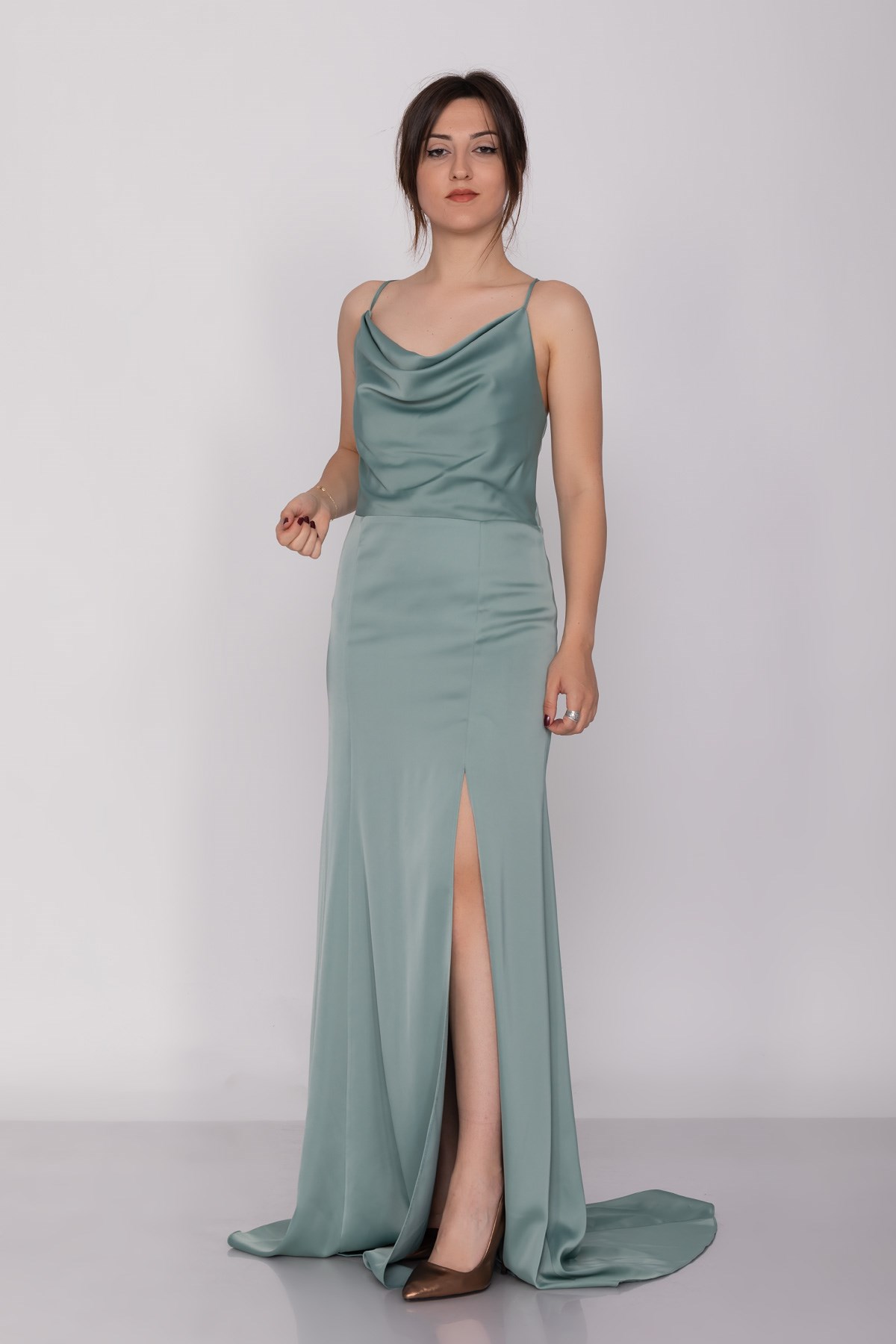 2125 Şalyaka İpli Yırtmaç ve Kuyruklu İpek Saten Uzun Abiye