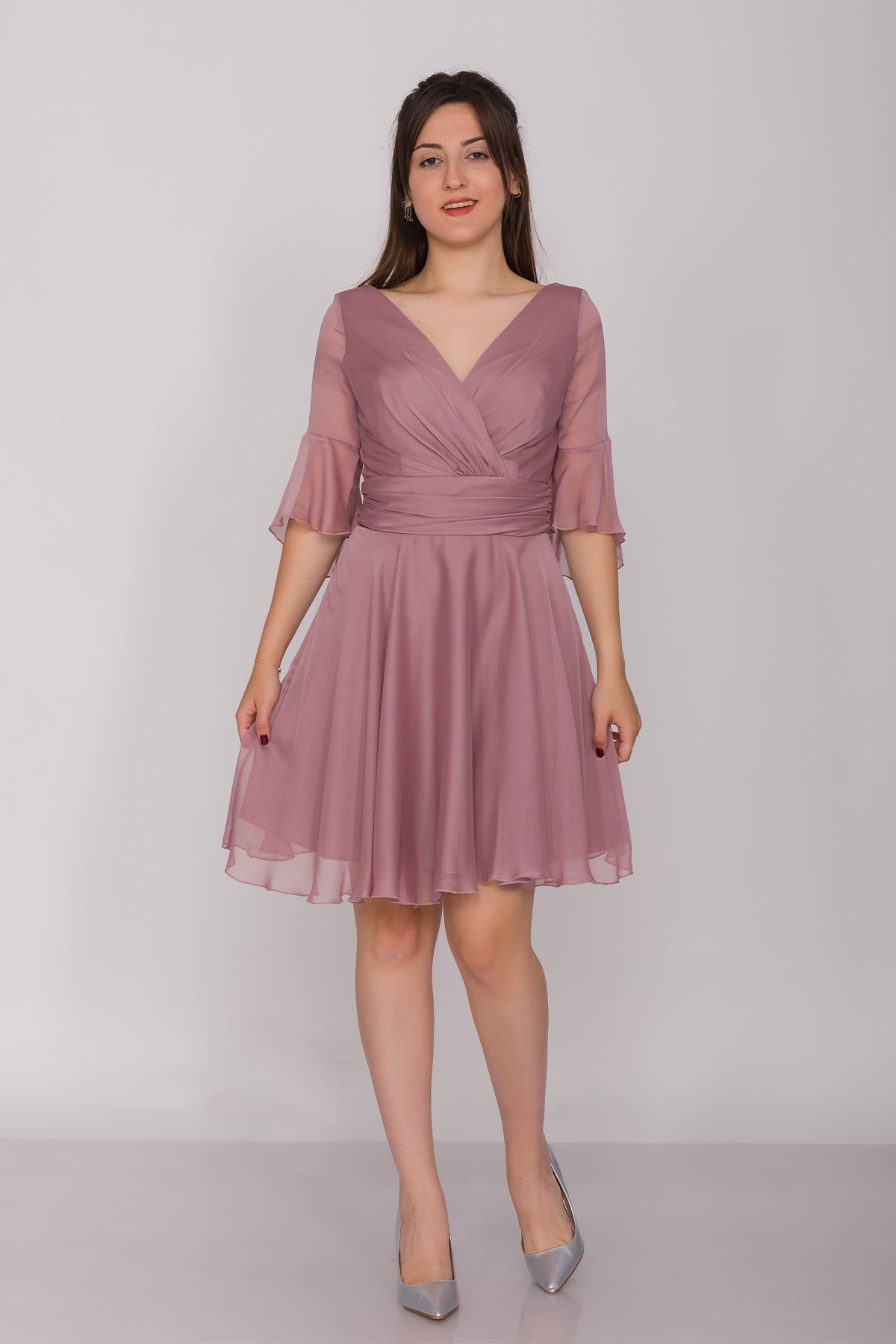 2139 Kristal Şifon Kruvaze Yaka Drapeli Tül Kol Kısa Elbise