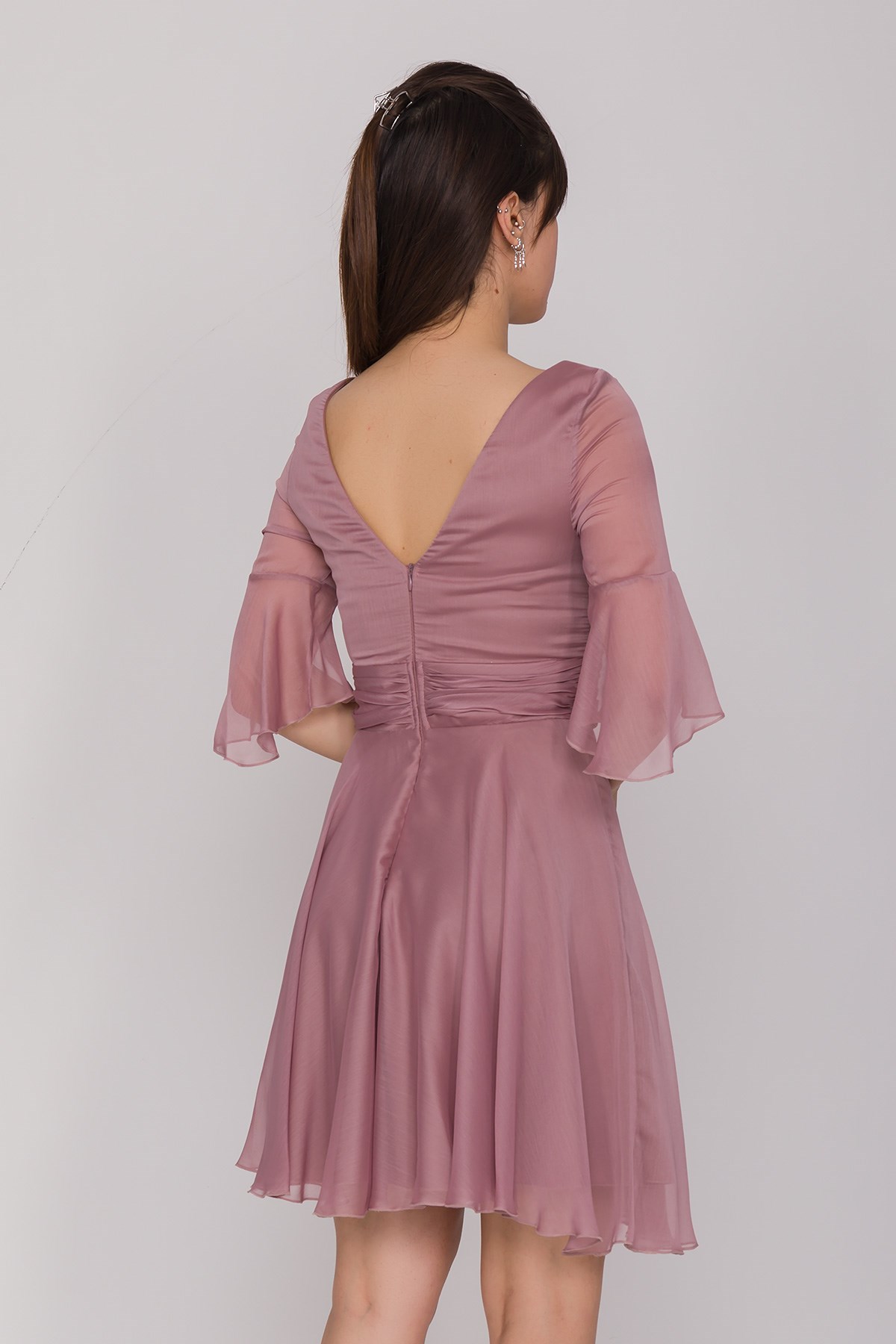 2139 Kristal Şifon Kruvaze Yaka Drapeli Tül Kol Kısa Elbise