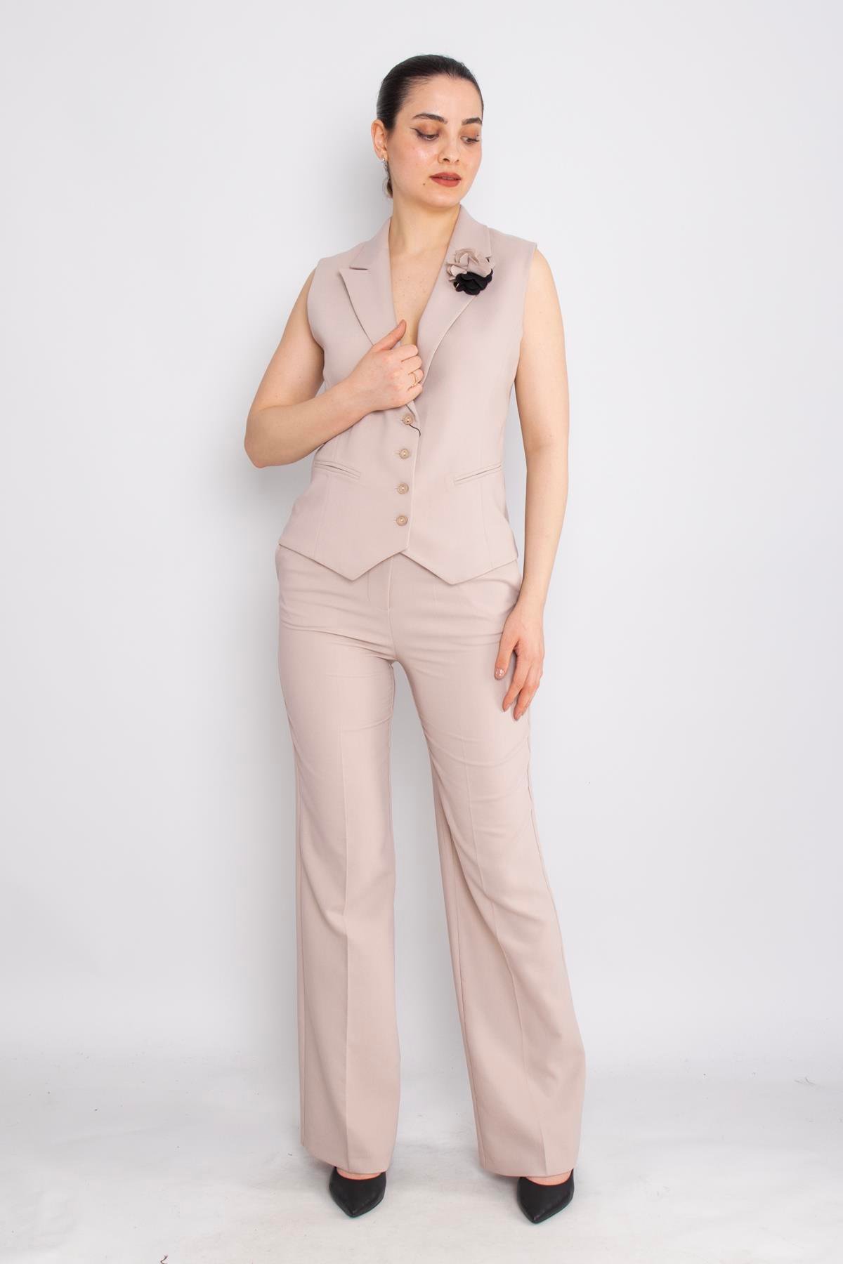 2247 Gül Broşlu Yelek Bol Paça Pantolon Takım