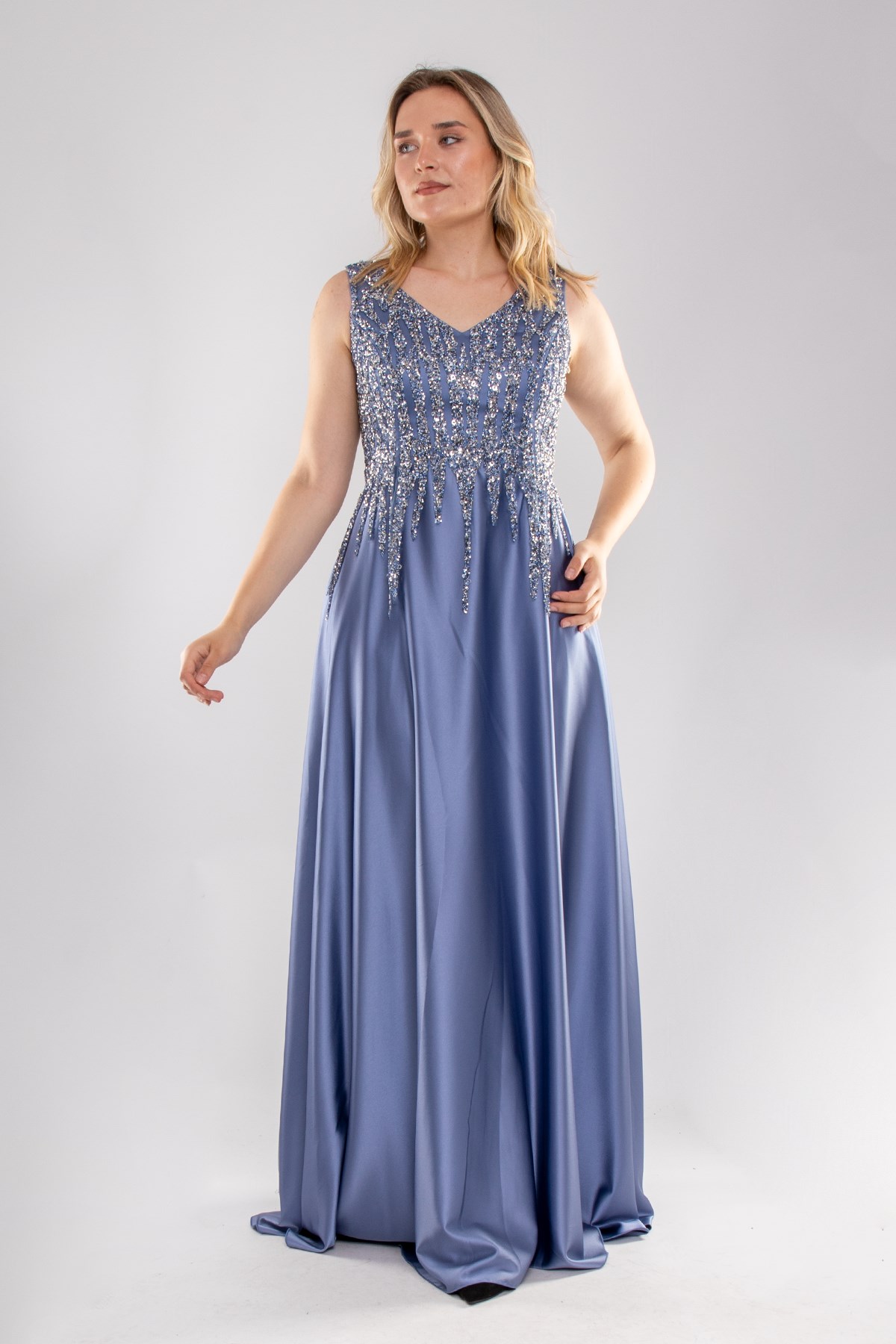 22558 Büyük Beden Suyolu Taşlı Saten Uzun Abiye