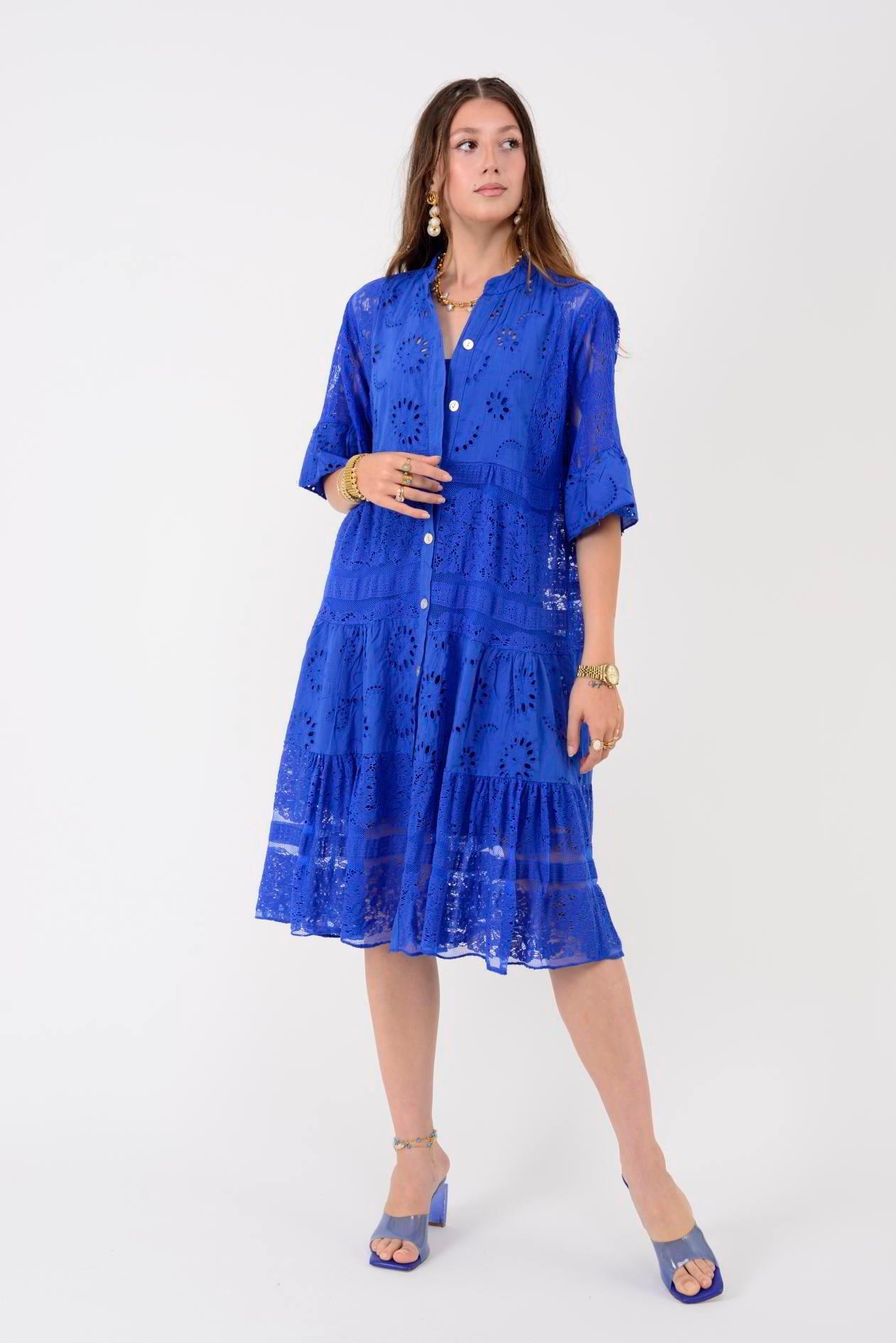 24029 Dantelli Kısa Kol Düğmeli Kısa Astarlı Elbise