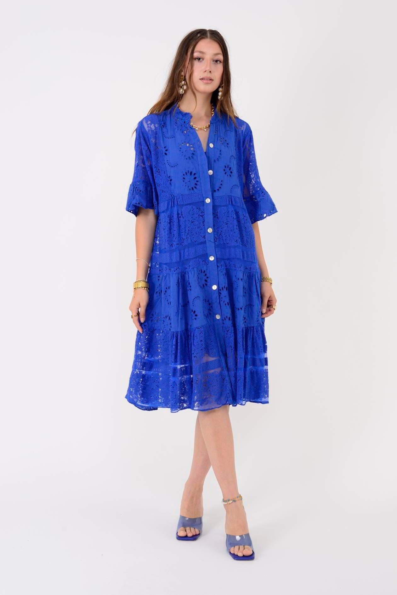 24029 Dantelli Kısa Kol Düğmeli Kısa Astarlı Elbise