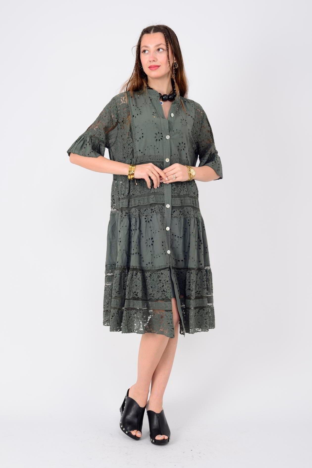 24029 Dantelli Kısa Kol Düğmeli Kısa Astarlı Elbise