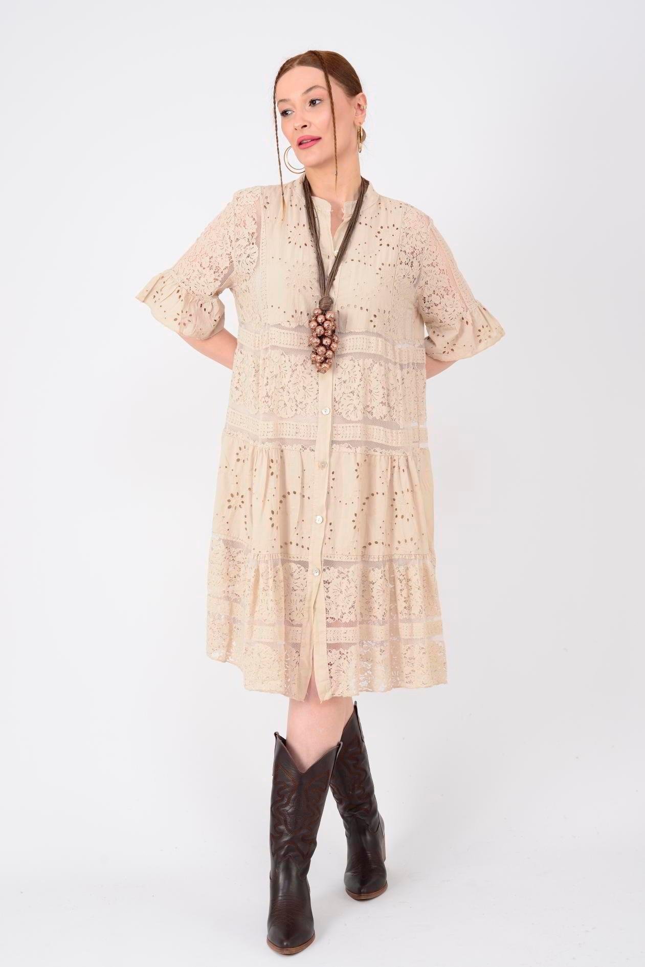 24029 Dantelli Kısa Kol Düğmeli Kısa Astarlı Elbise