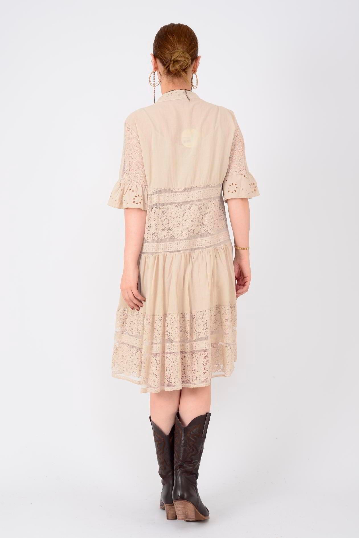 24029 Dantelli Kısa Kol Düğmeli Kısa Astarlı Elbise