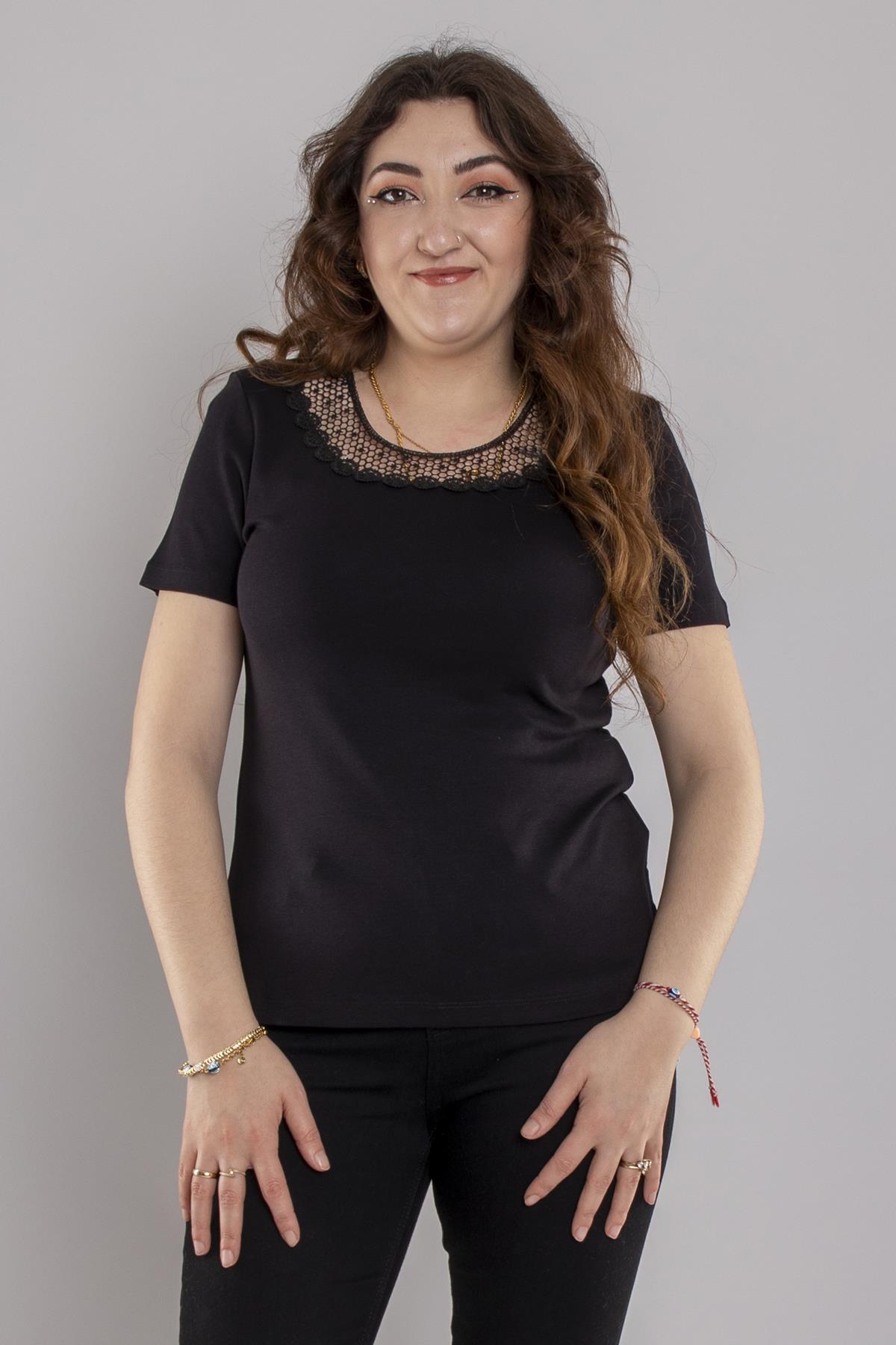 24E008 Yaka Güpür Pamuklu Modal Kısa Kol Bluz