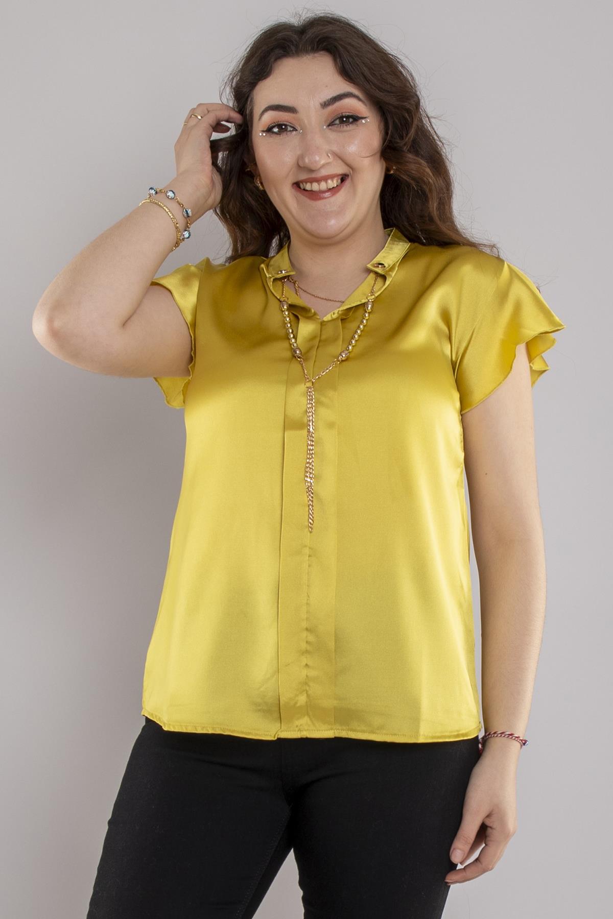 24E053 Yakasız Zincir Kolyeli Saten Fırfırlı Kısa Kol Bluz