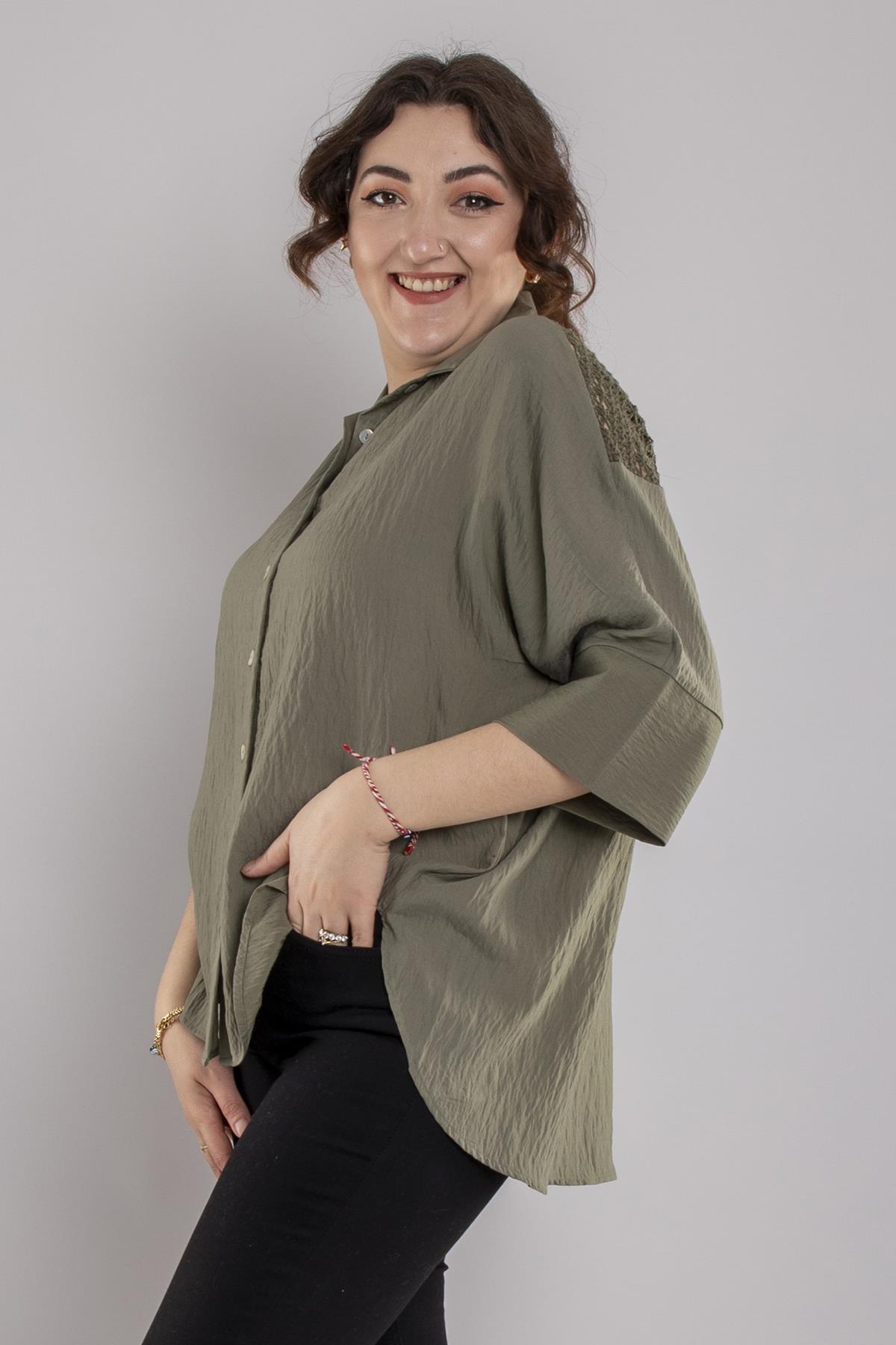 24E062 Sırtı Dantel Önü Kısa Düşük Kol Düğmeli Gömlek