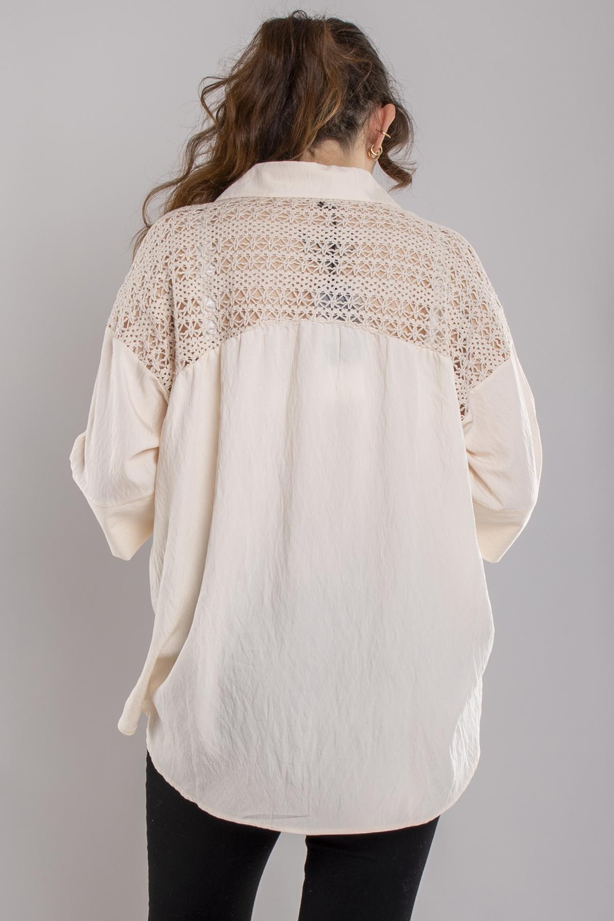 24E062 Sırtı Dantel Önü Kısa Düşük Kol Düğmeli Gömlek