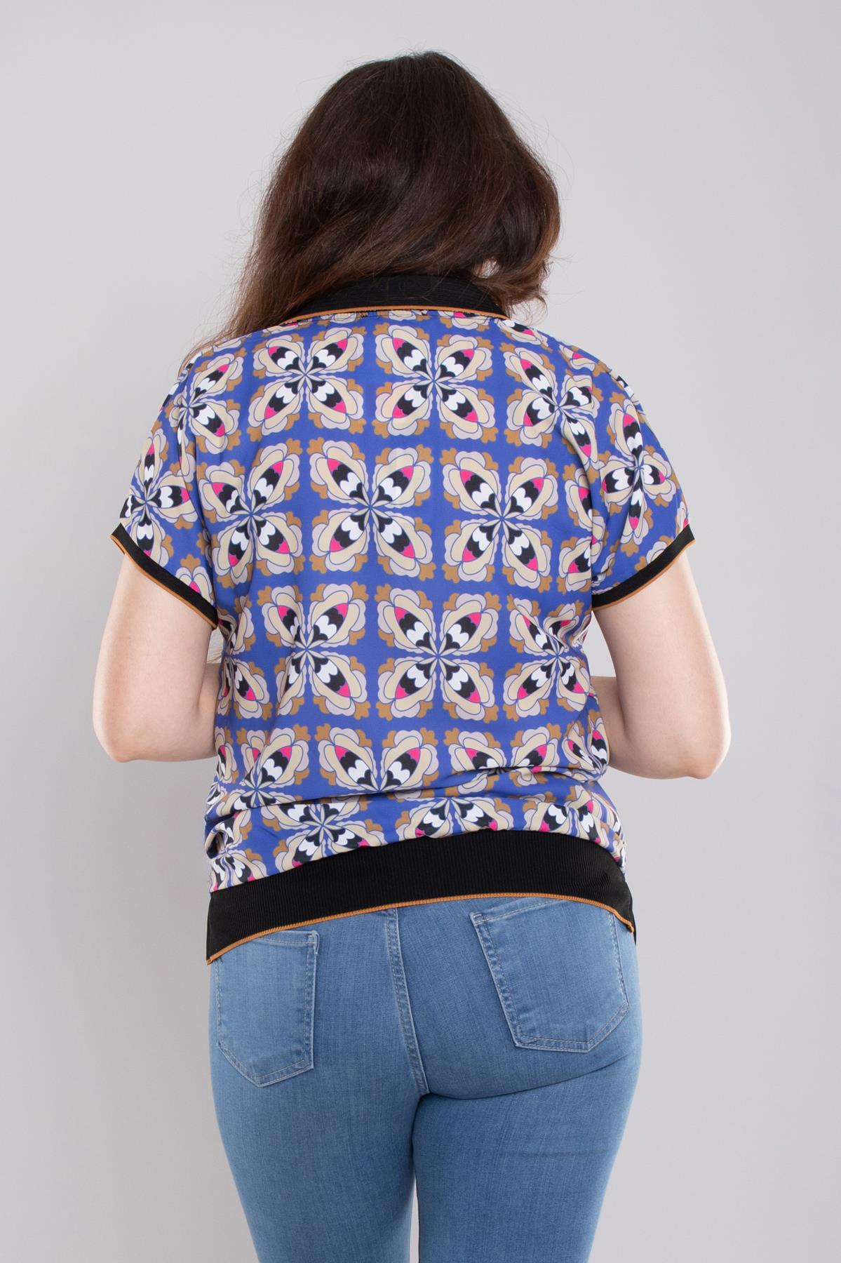 24E107 Polo Yaka Desenli Şifon Kısa Kol Bluz