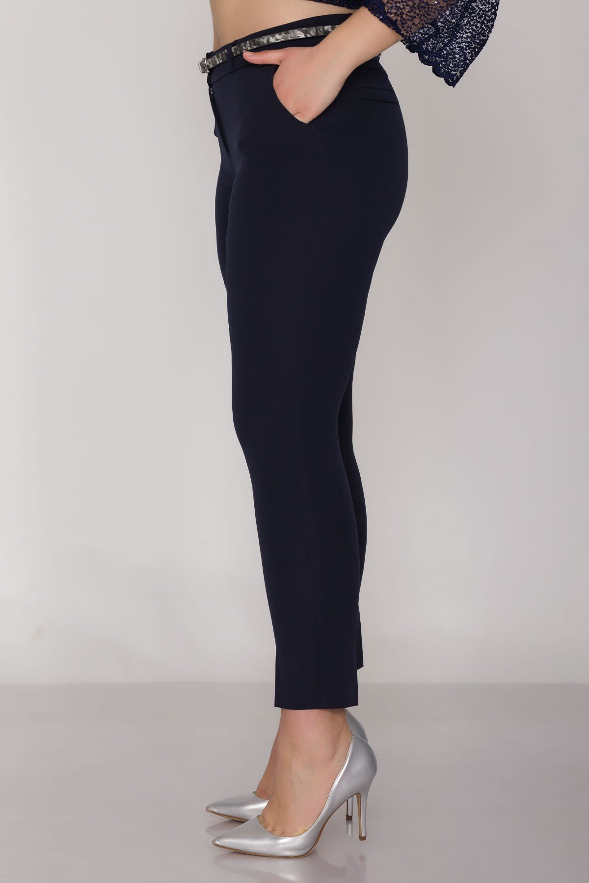 2603 BB Kemerli Pamuklu Cepli Krep Pantolon