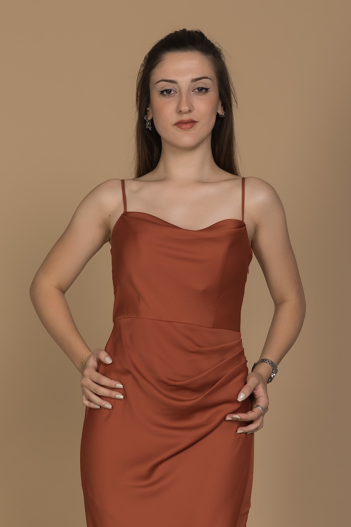 3060 KB İp Askılı Yanı Drape Önü Kapaklı Midiboy Kısa Elbise