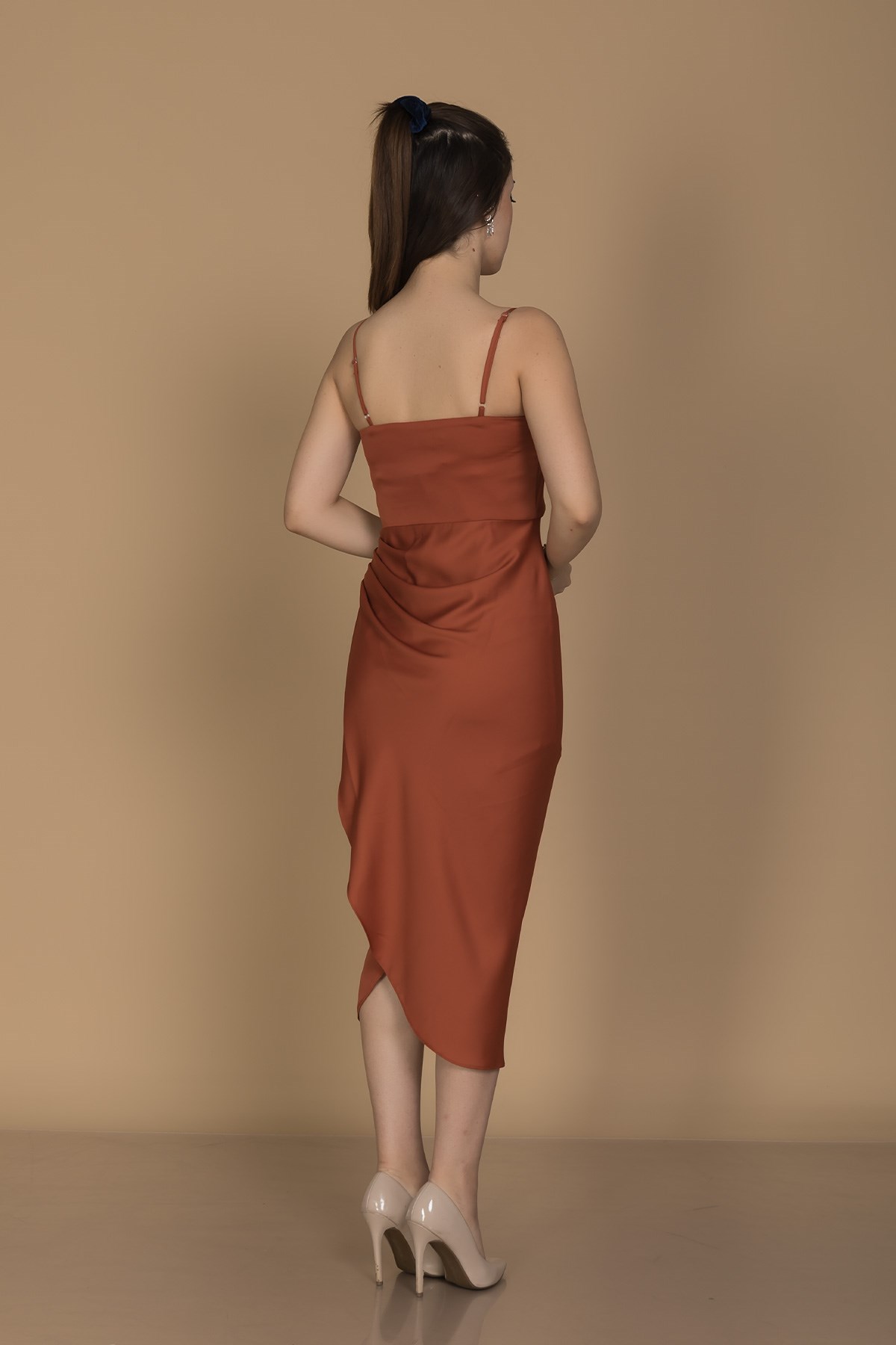 3060 KB İp Askılı Yanı Drape Önü Kapaklı Midiboy Kısa Elbise