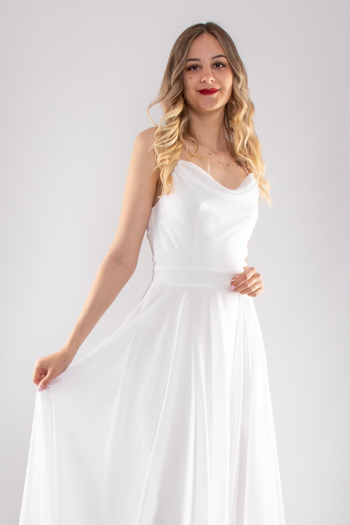 3086 Arkası İpli Yırtmaçlı Kristal Şfon Uzun Elbise