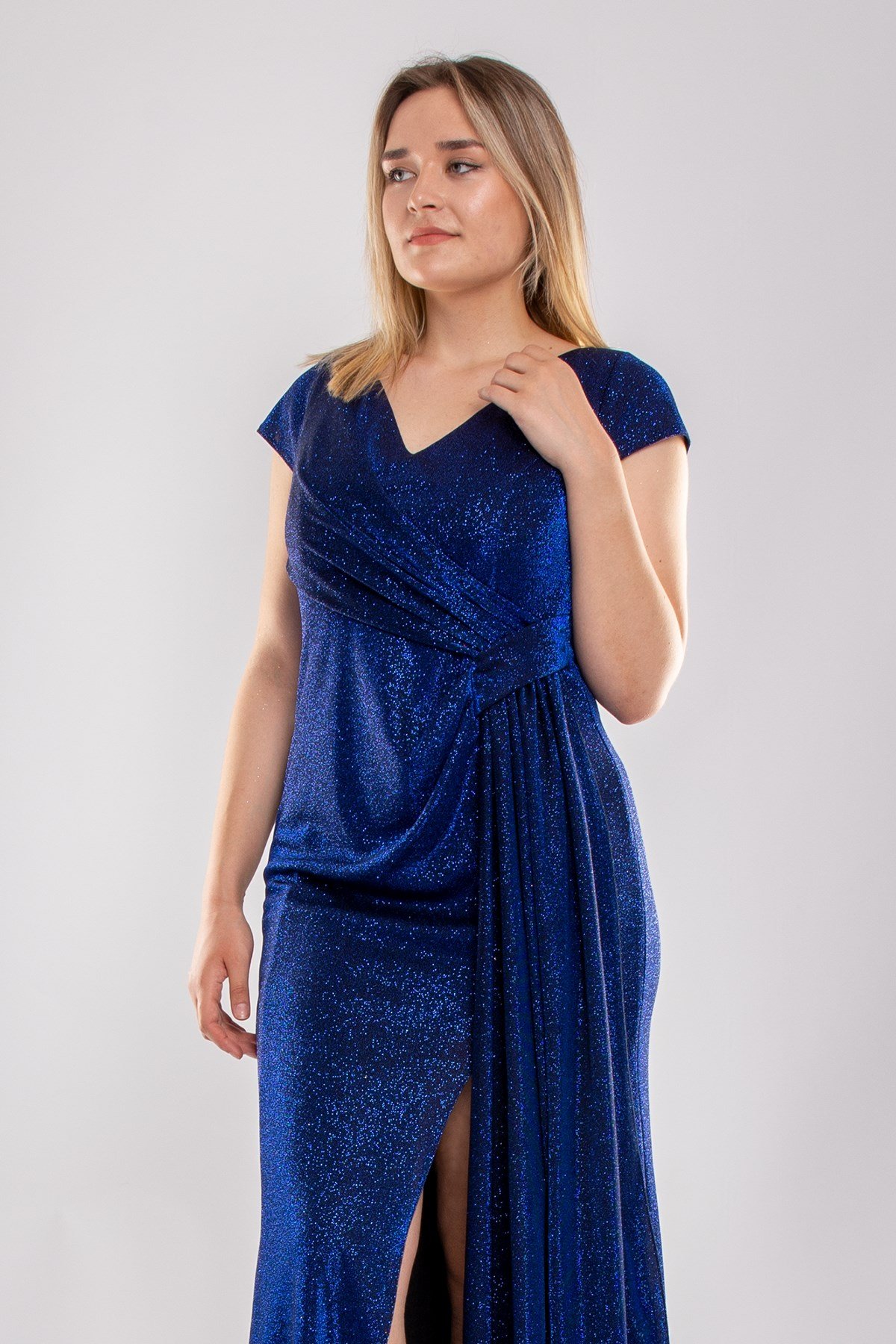 3104 Battal Beden Simli Önü Geçmeli Derin Vyaka Kısa Kol Uzun Elbise