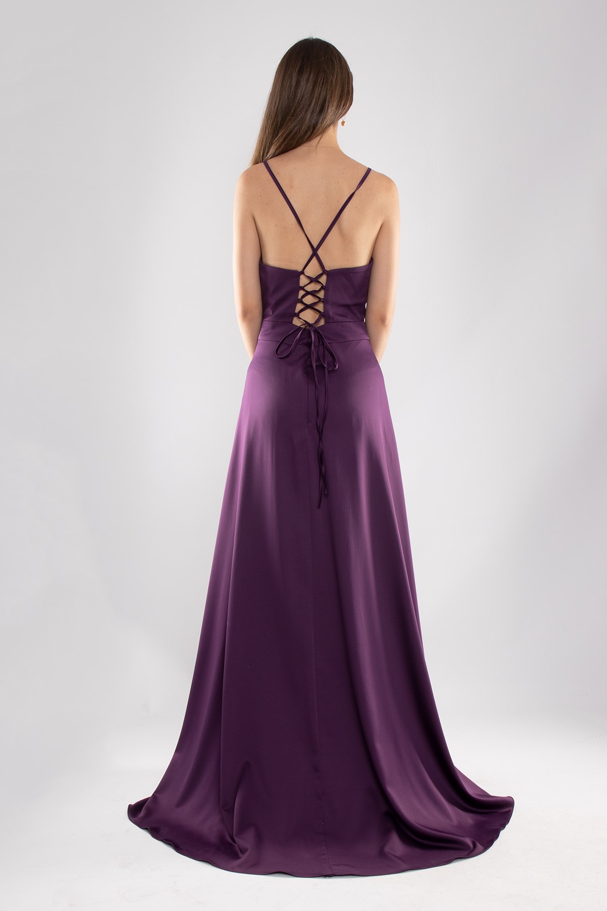 320 Önü Drapeli Asimetrik Kesim İp Askı İpek Saten Uzun Abiye