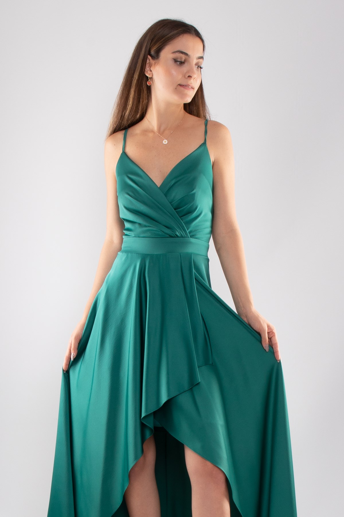 320 Önü Drapeli Asimetrik Kesim İp Askı İpek Saten Uzun Abiye