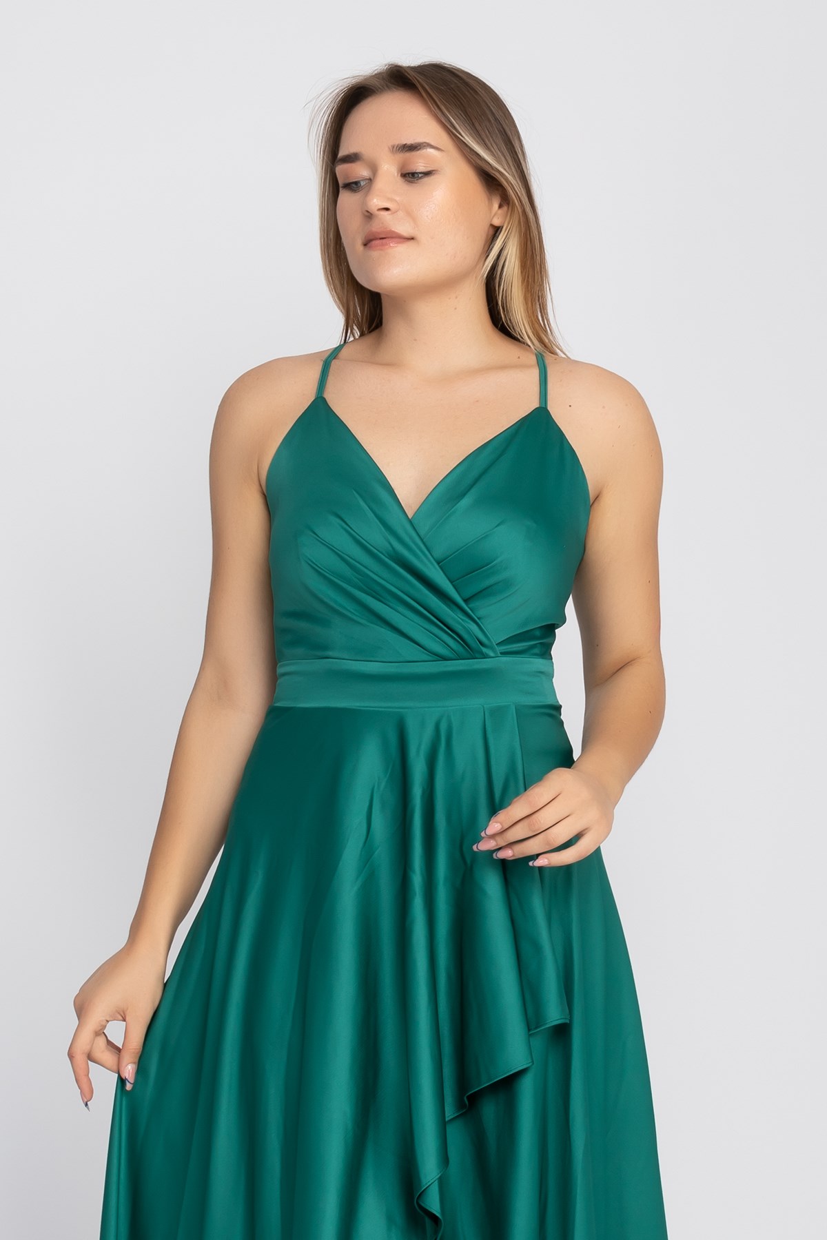 320 Önü Drapeli Asimetrik Kesim İp Askı İpek Saten Uzun Abiye