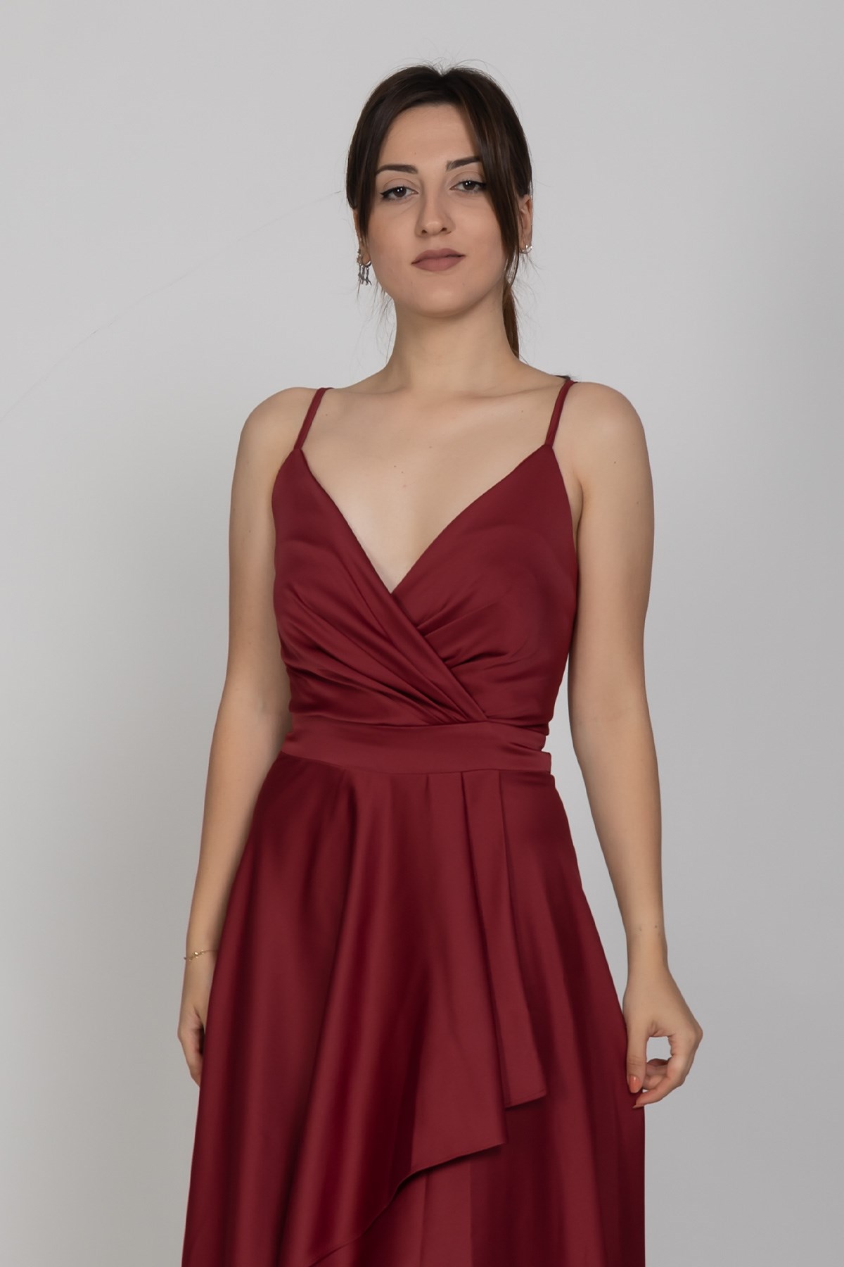 320 Önü Drapeli Asimetrik Kesim İp Askı İpek Saten Uzun Abiye