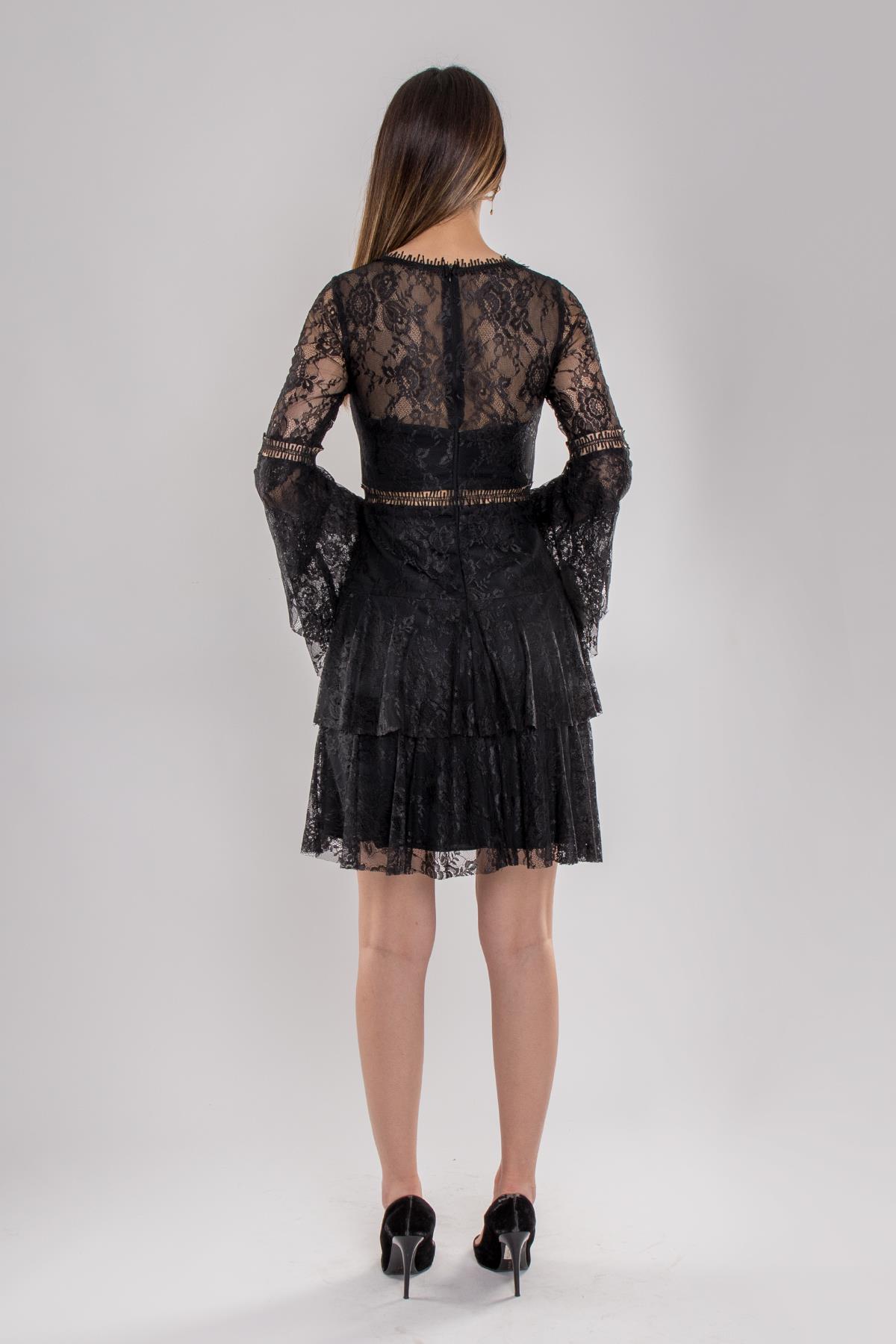 331 Kolları Valonlu Eteği Katlı Kısa Dantel Elbise