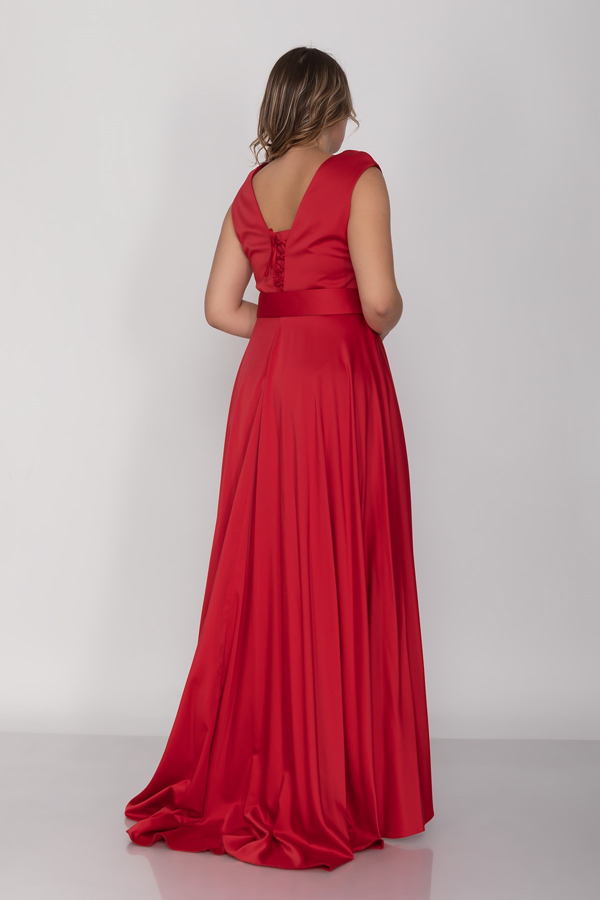 3502 Büyük Beden Sırtı İpli Beli Kemerli Saten Uzun Elbise