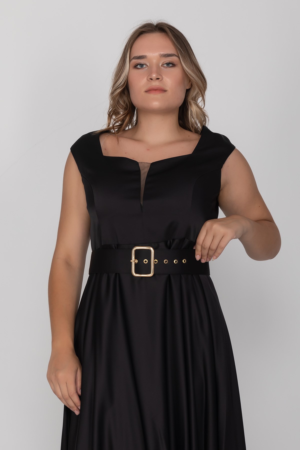 3502 Büyük Beden Sırtı İpli Beli Kemerli Saten Uzun Elbise