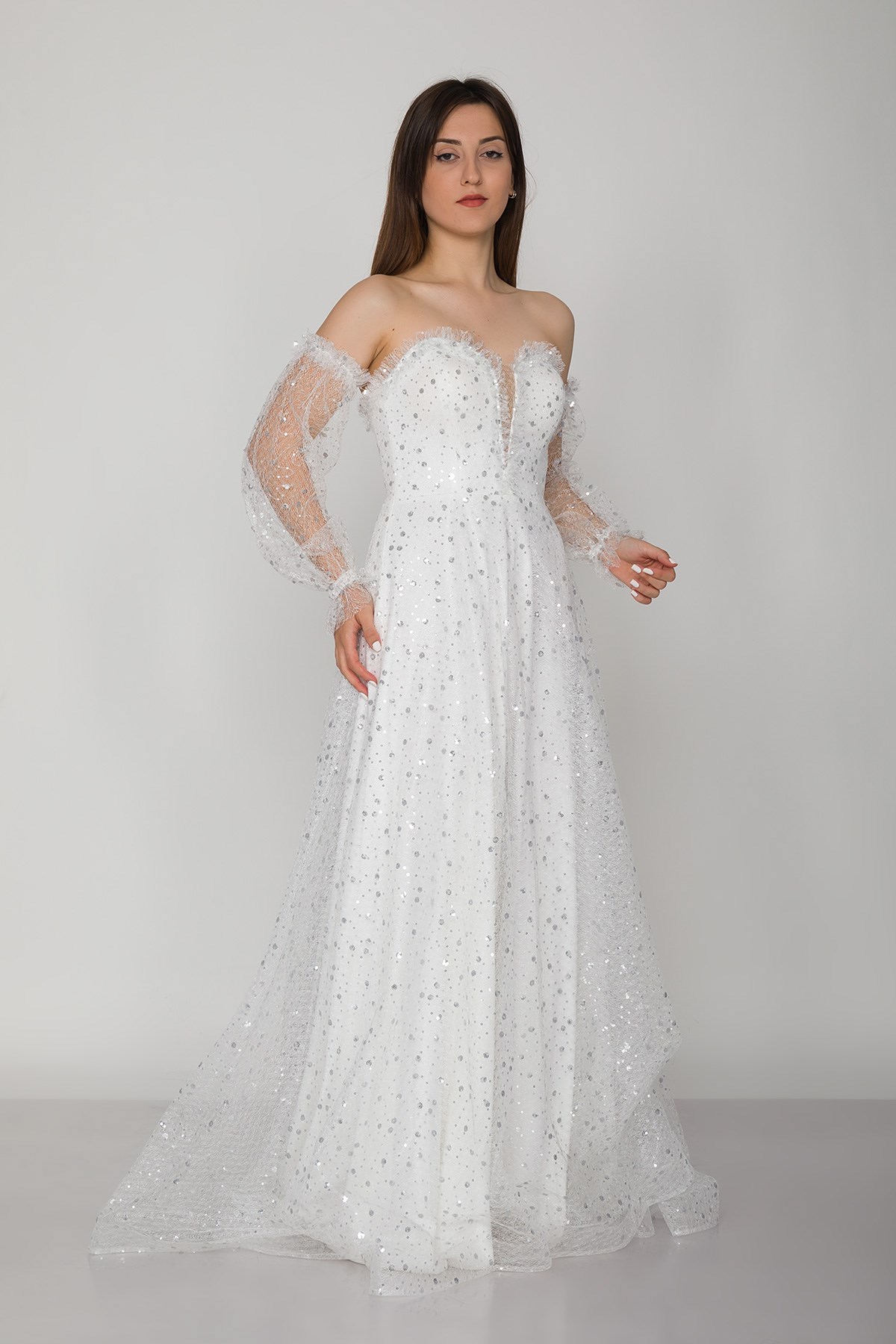 372 KB Öpücük Yaka Serpme Payet ve Simli Prenses Tül Uzun Elbise