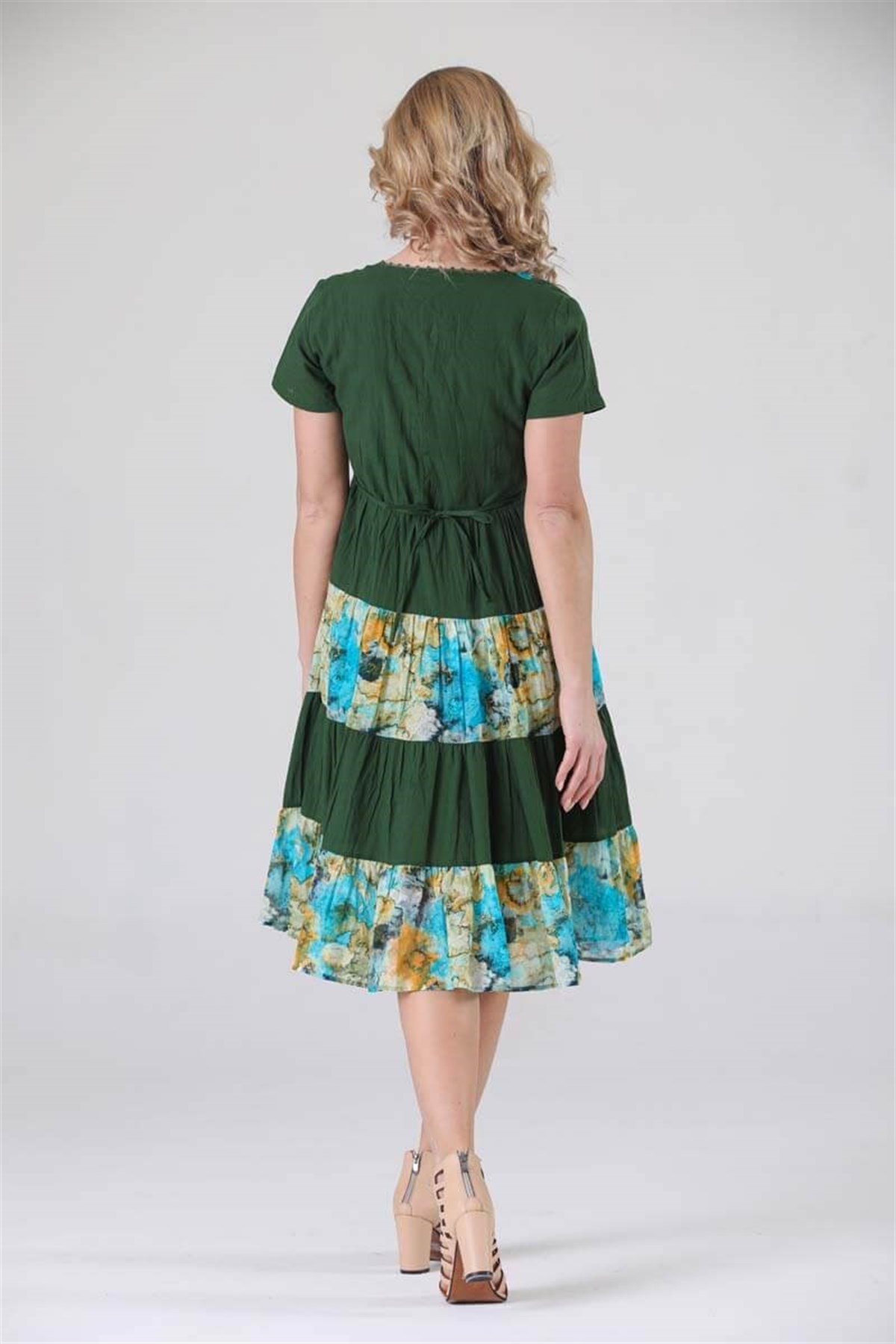 3790-1 BB Kısa Kol Eteği Katlı Desenli Pamuklu Otantik Elbise