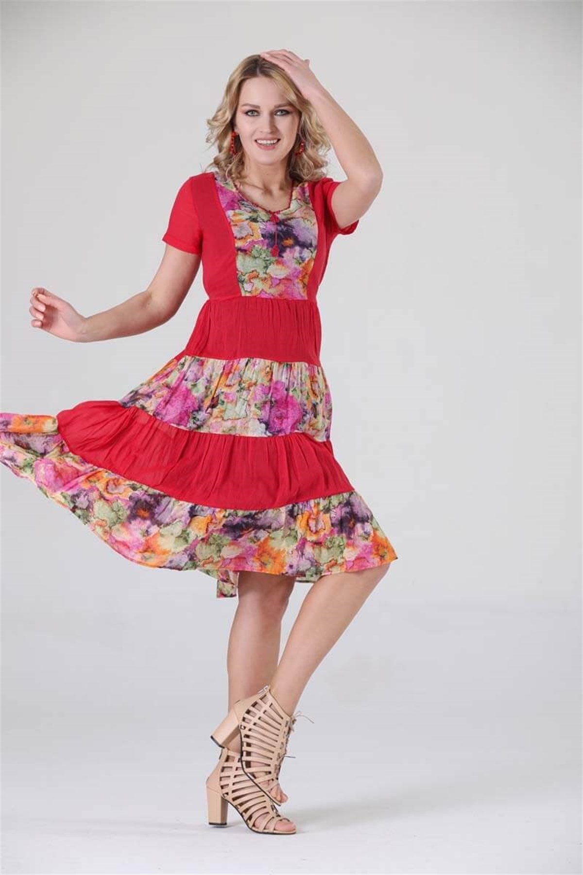 3790-1 BB Kısa Kol Eteği Katlı Desenli Pamuklu Otantik Elbise