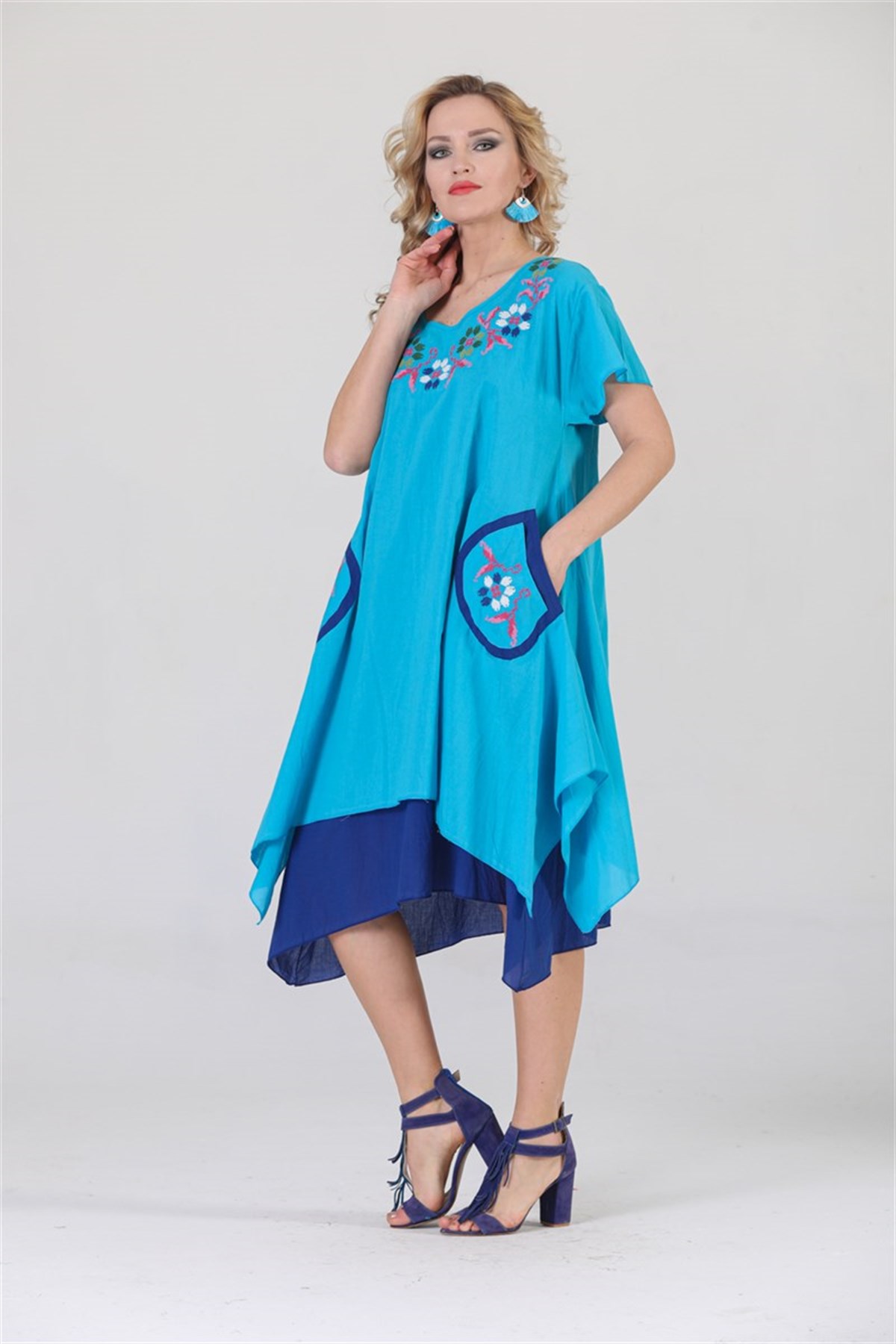 3815 BB Kanaviçe İşli Eteği KatKat Kısa Kol Pamuk Otantik Elbise