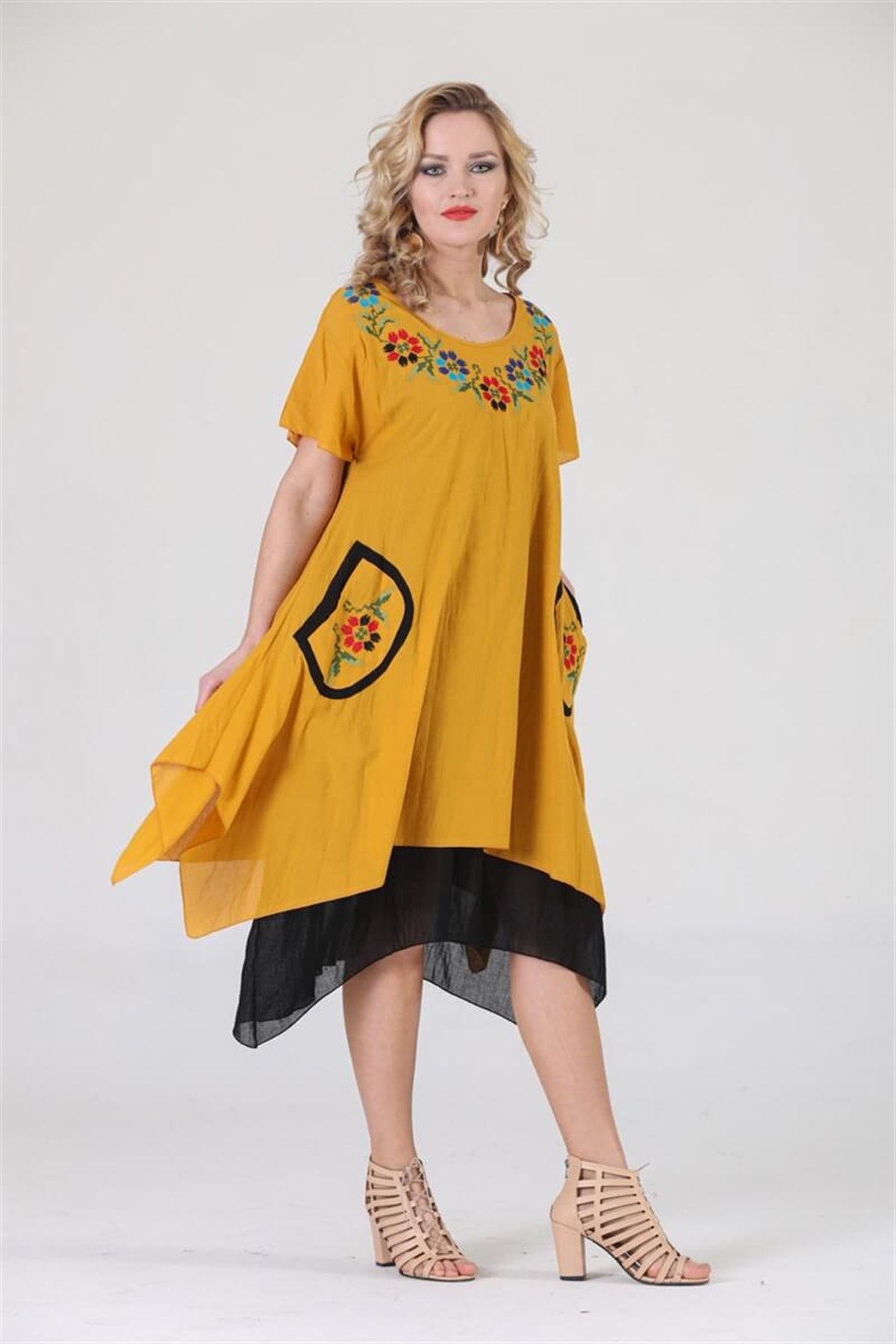 3815 BB Kanaviçe İşli Eteği KatKat Kısa Kol Pamuk Otantik Elbise