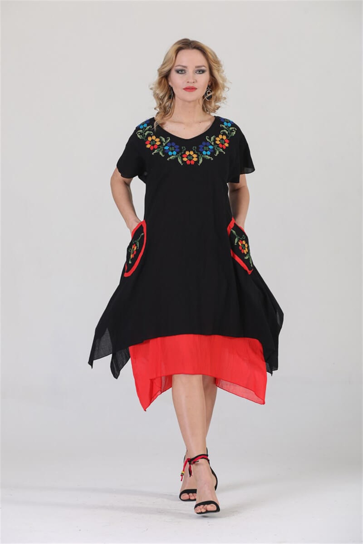 3815 BB Kanaviçe İşli Eteği KatKat Kısa Kol Pamuk Otantik Elbise